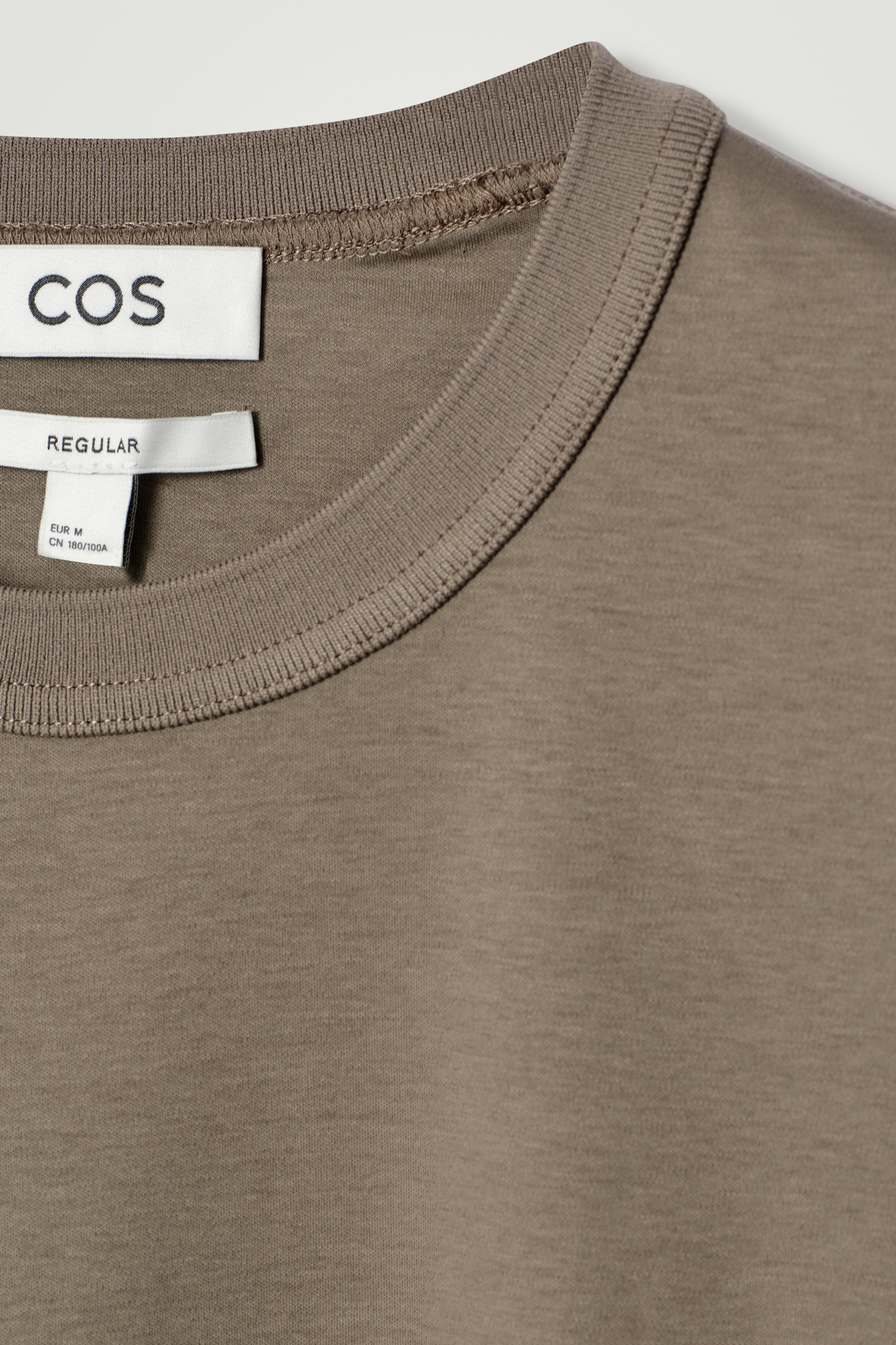 Zobacz większy obraz: KLASYCZNY T-SHIRT Z BAWEŁNY MERCERYZOWANEJ - CIEMNY BRĄZOWOSZARY - ON | H&M PL 8
