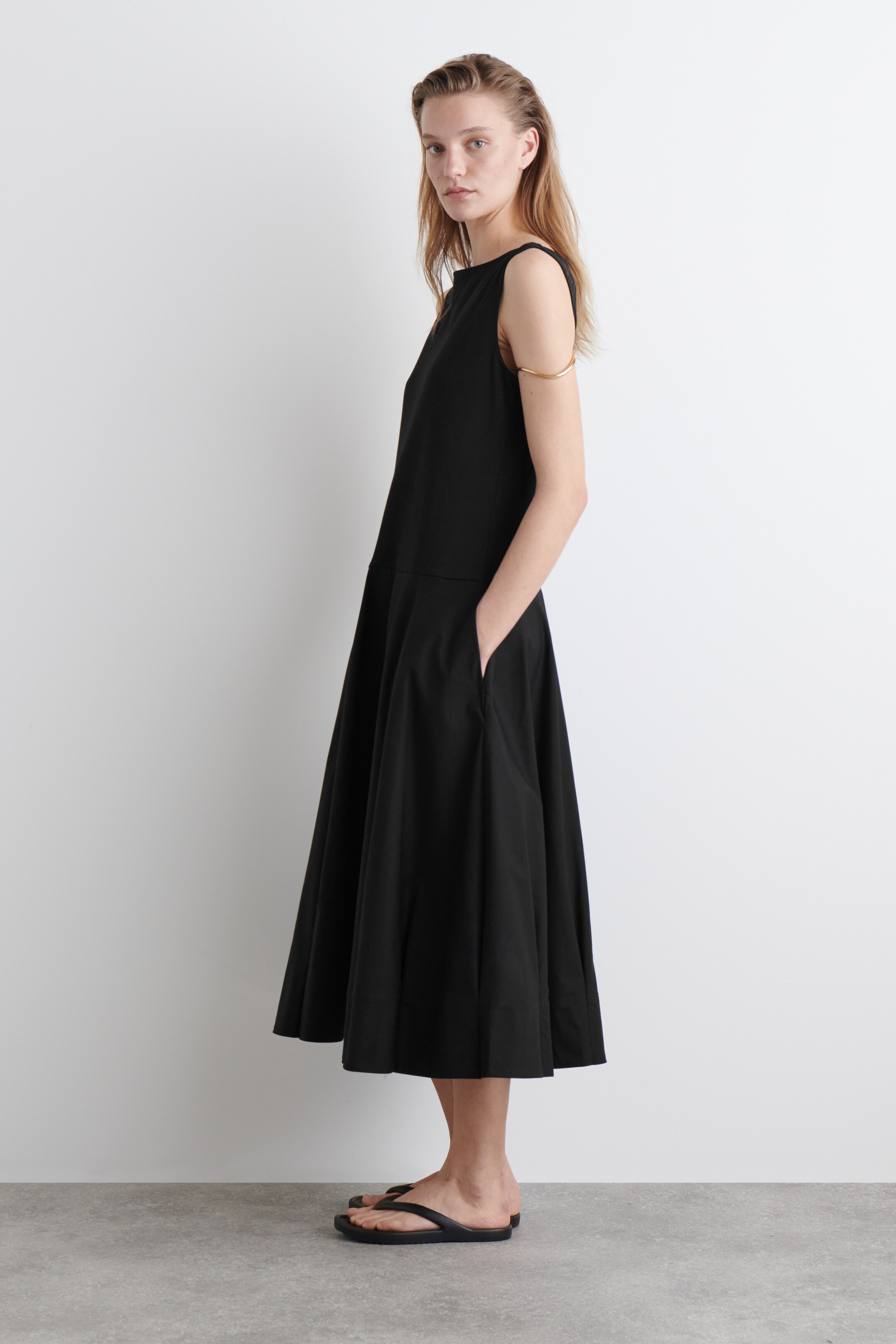 Nagyobb kép megtekintése: BOAT-NECK COTTON A-LINE MIDI DRESS - FEKETE - NŐI | H&M HU 4