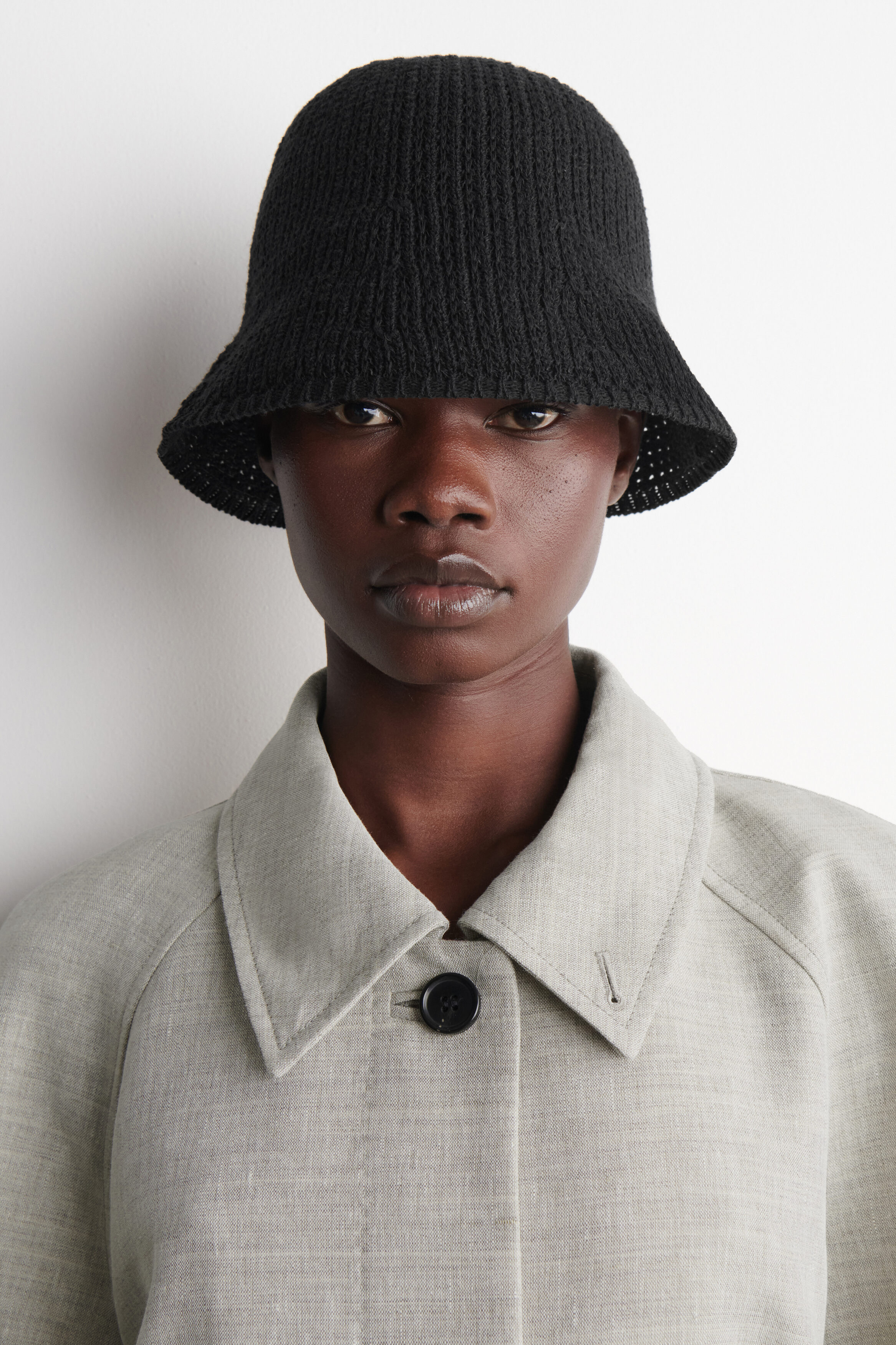 OPEN-KNIT BUCKET HAT - BLACK | COS CA