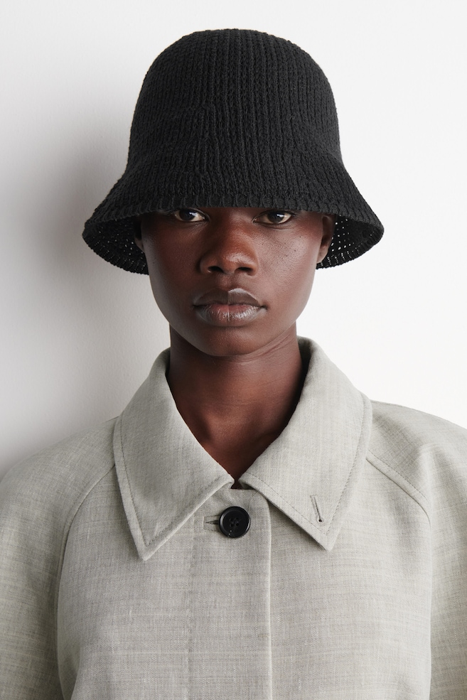 OPEN-KNIT BUCKET HAT — BLACK