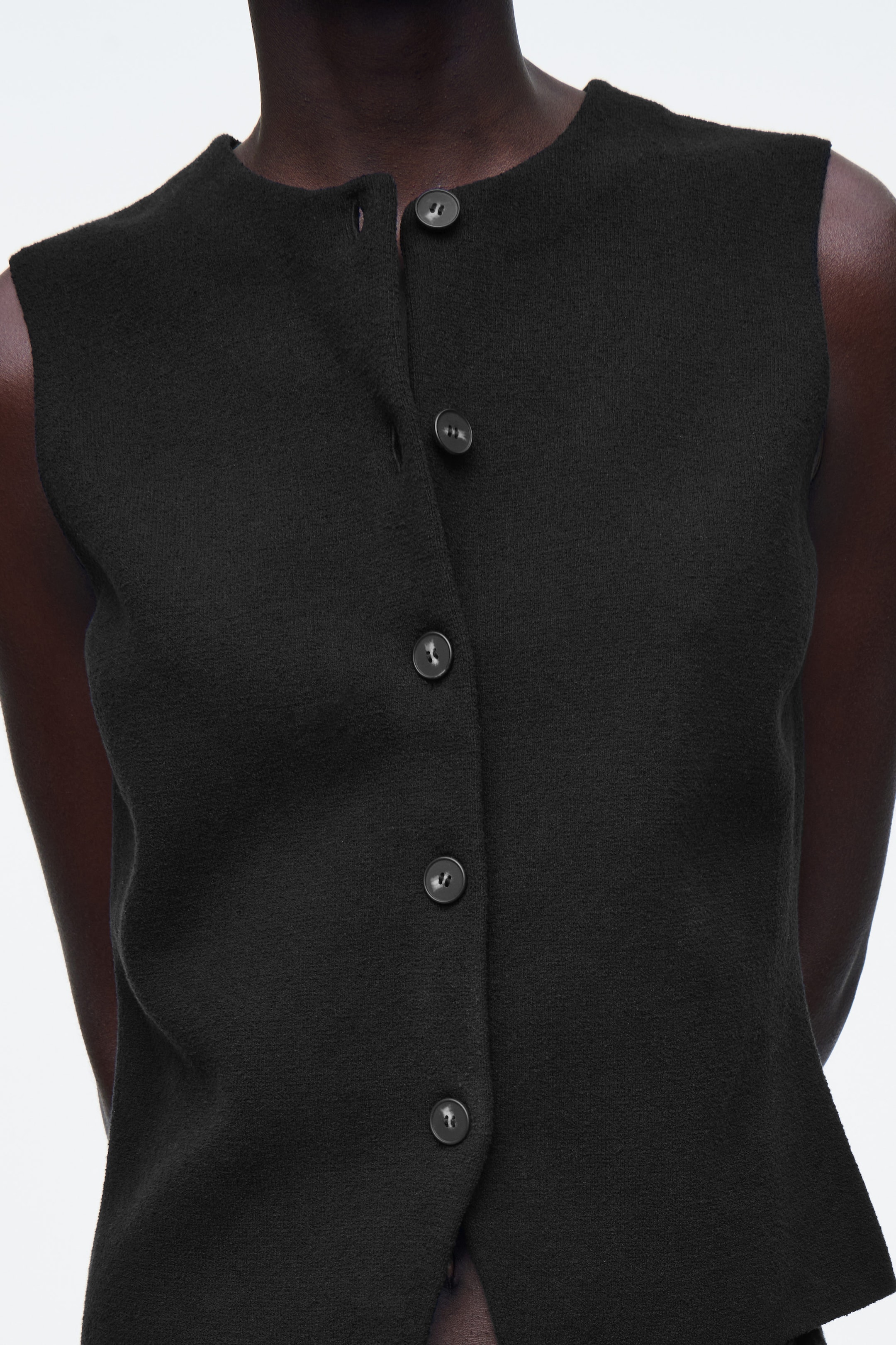 KNITTED COTTON VEST