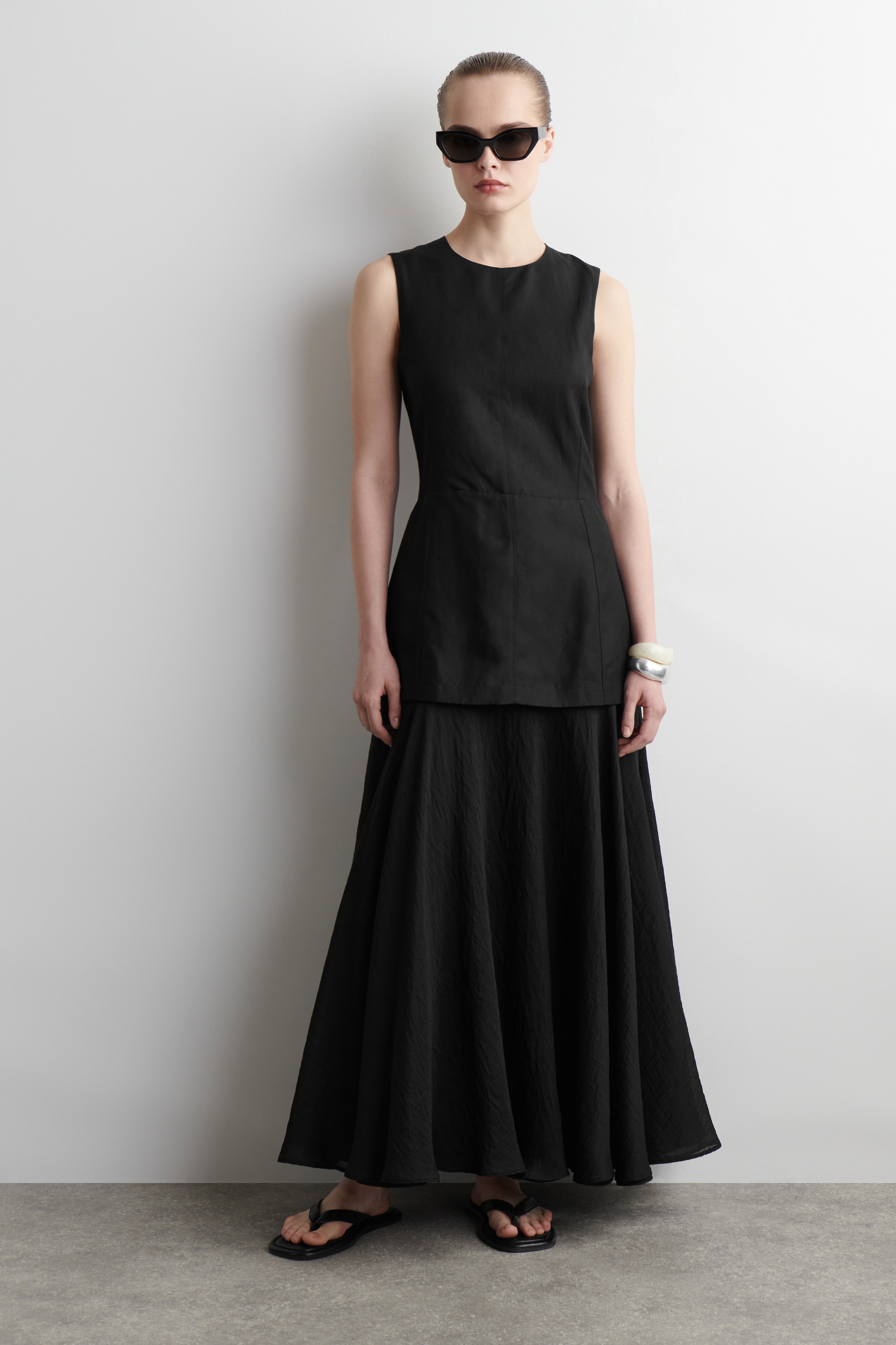 Visualizza immagine più grande: ABITO MIDI CON BALZA EFFETTO SOVRAPPOSTO - NERO - DONNA | H&M IT 1