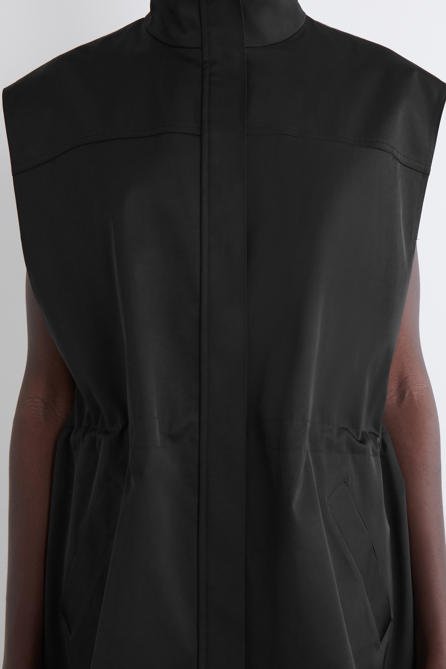GILET UTILITY CON COLLO A LUPETTO - NERO/KAKI - 4
