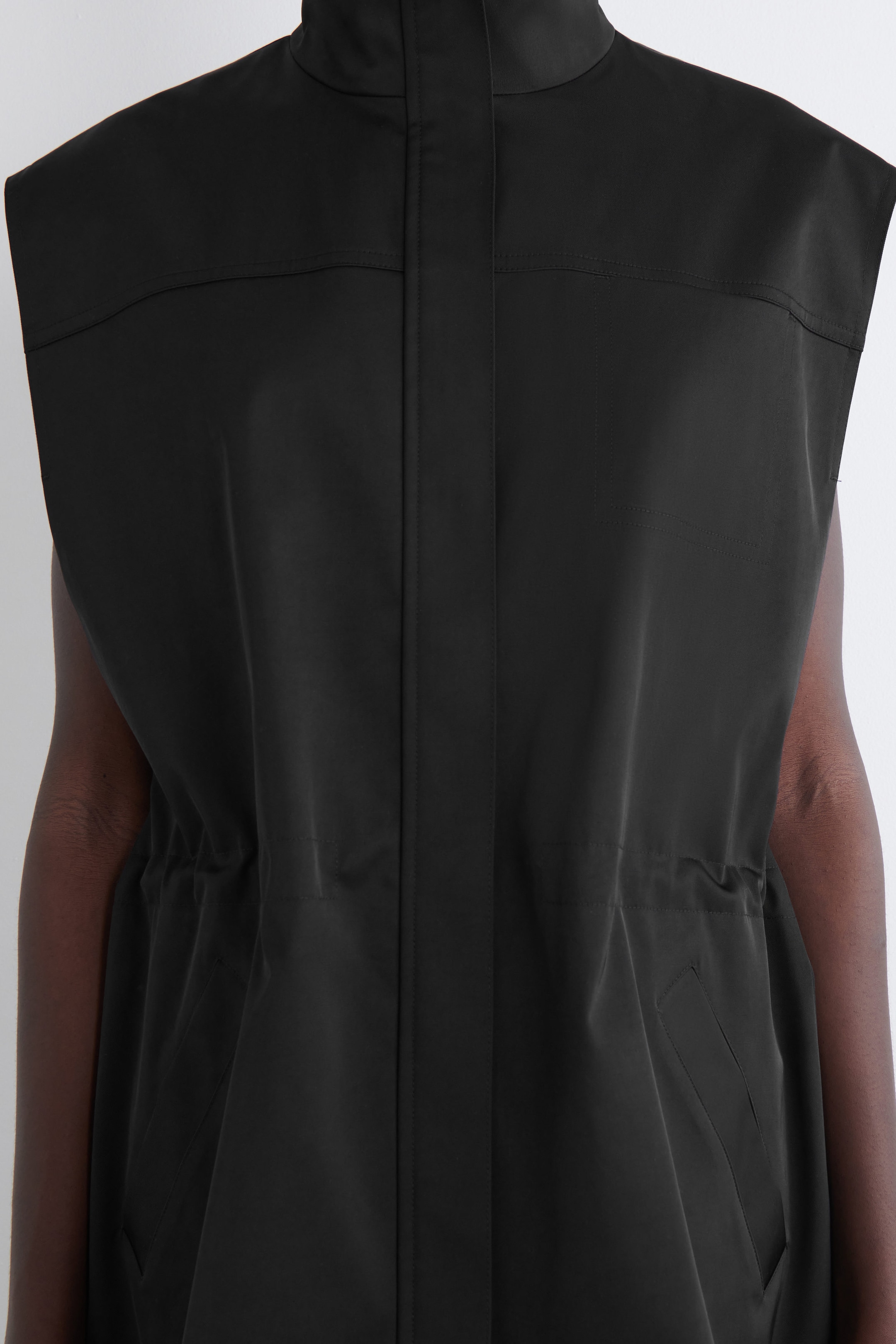 MOCK-NECK UTILITY VEST