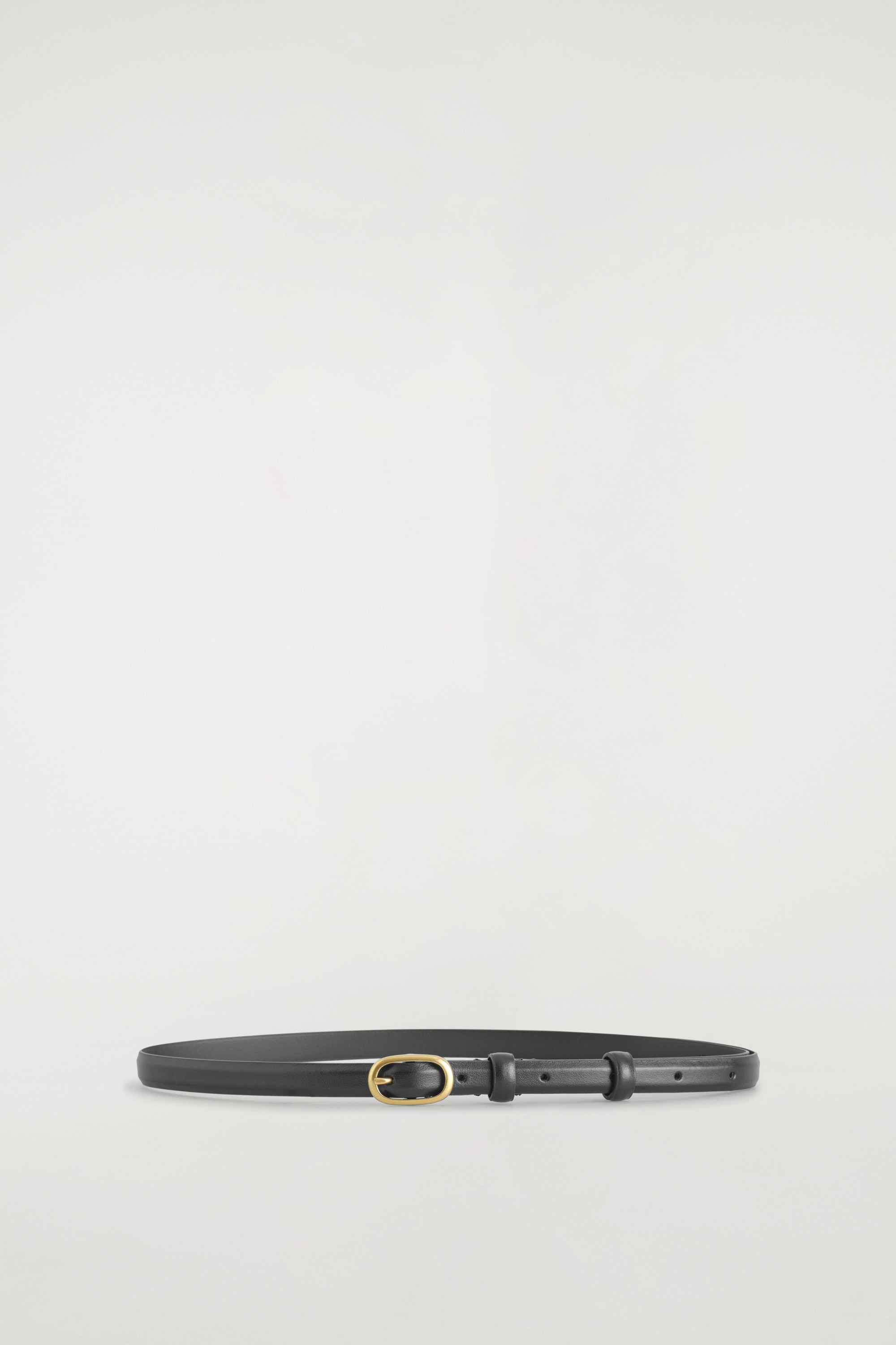 OVAL-BUCKLE SLIM LEATHER BELT - BLACK
