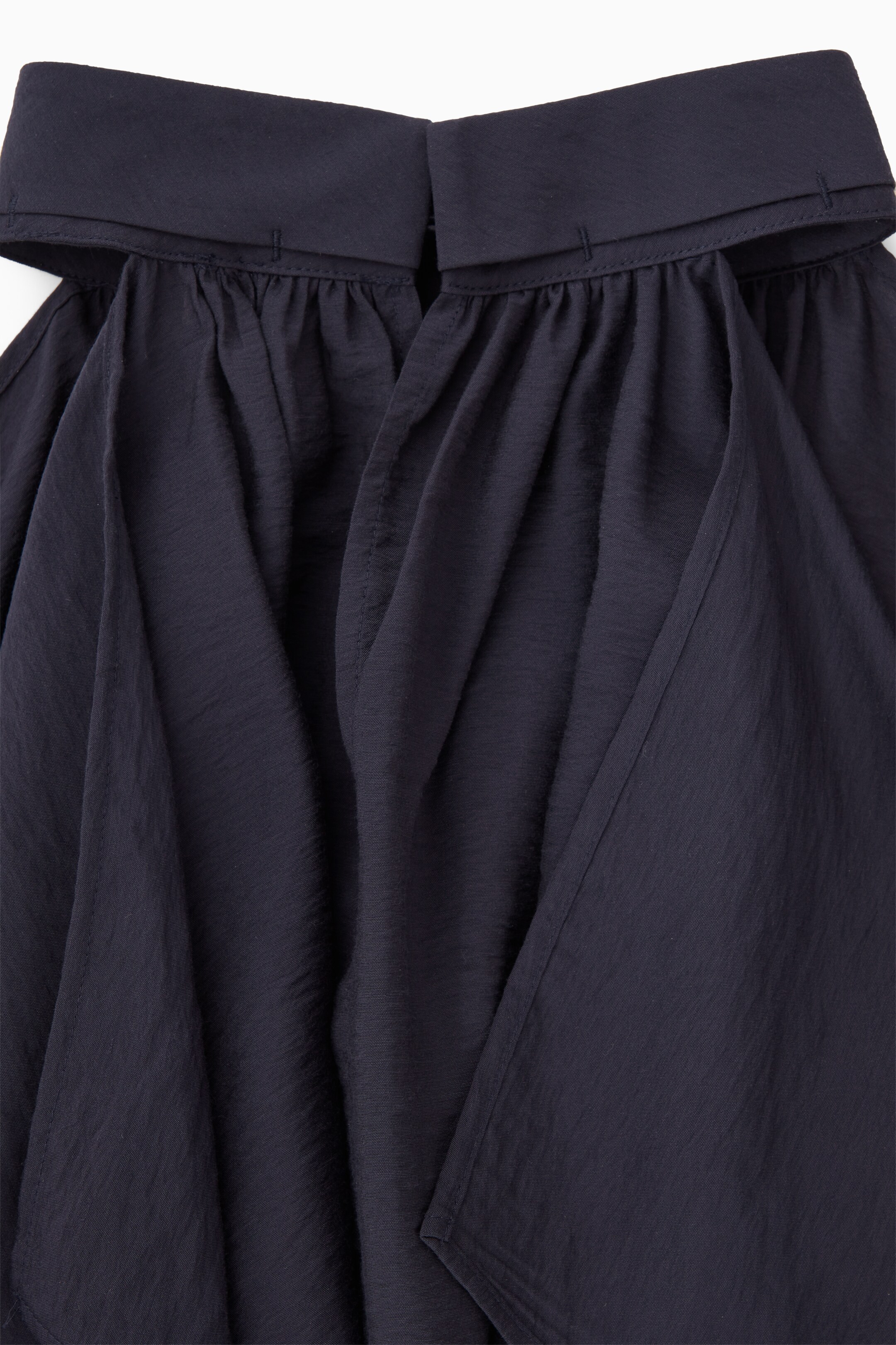 Grösseres Bild ansehen: FLIESSENDES TANKTOP MIT NECKHOLDER - NAVYBLAU - DAMEN | H&M CH 2