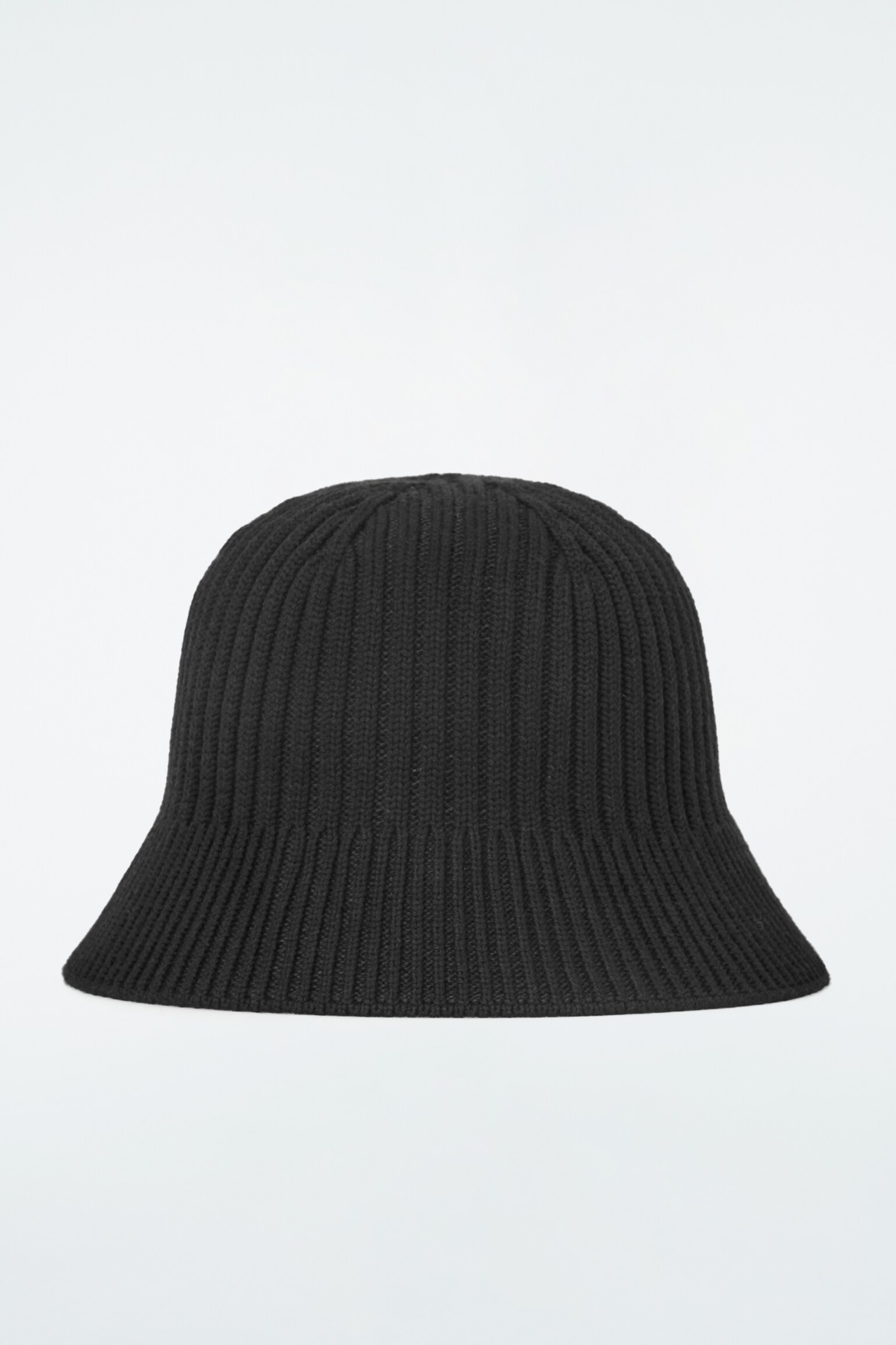 RIBBED-KNIT BUCKET HAT - BLACK