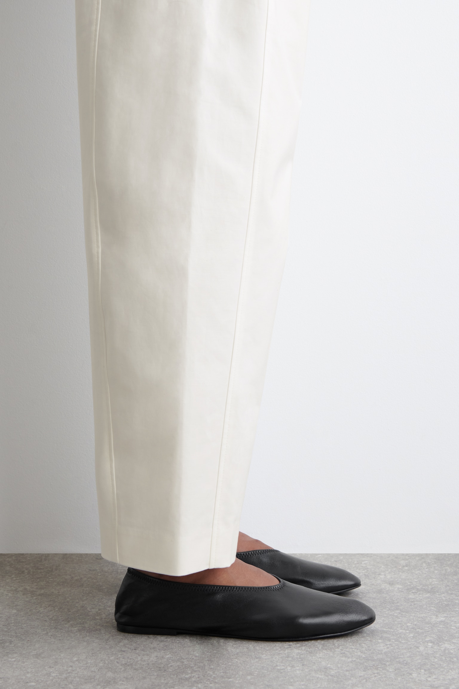 PIMA COTTON BARREL-LEG TROUSERS - WHITE/BLACK - 6