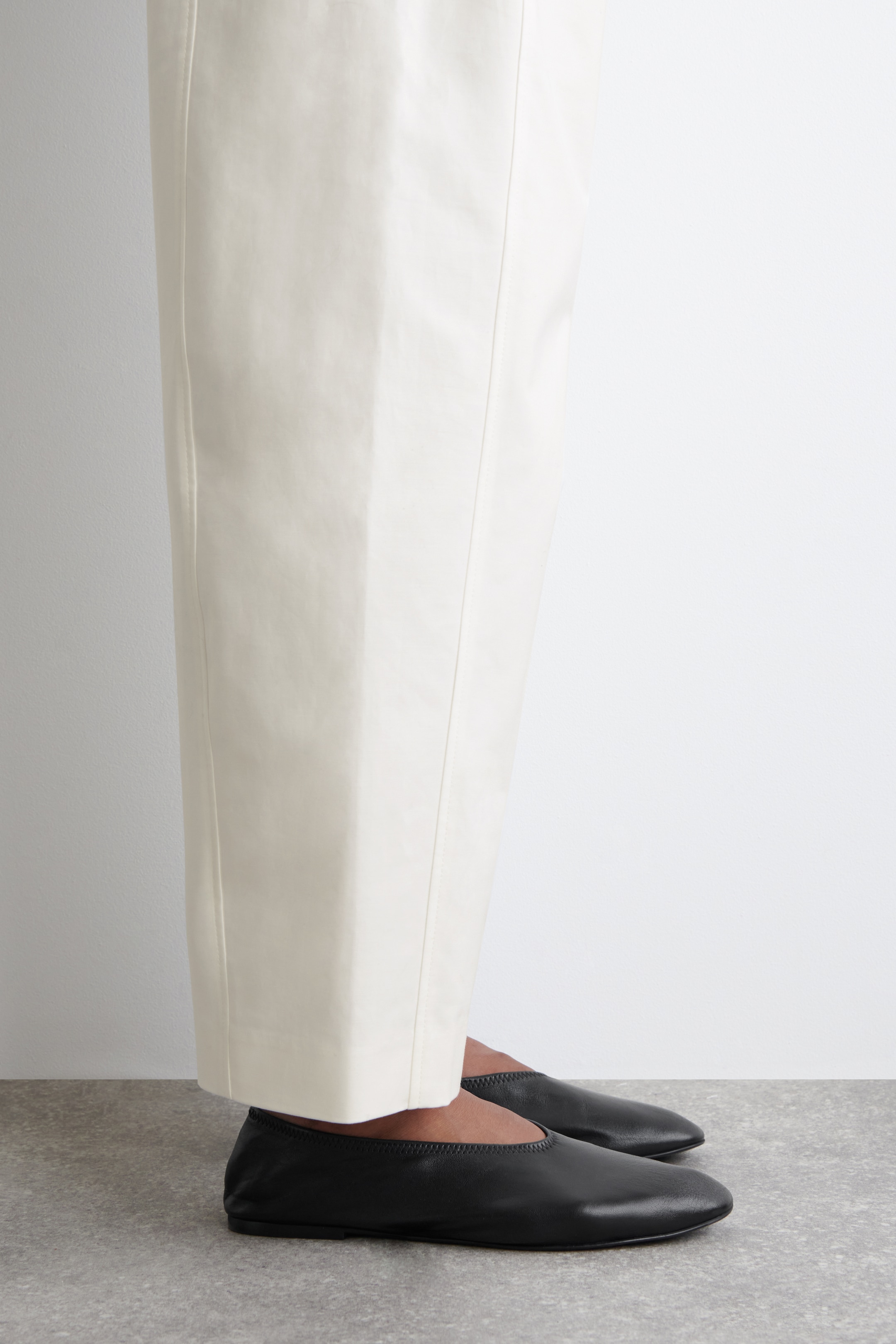 Grösseres Bild ansehen: HOSE AUS PIMA-BAUMWOLLE MIT BARREL-BEIN - WEISS - DAMEN | H&M CH 2