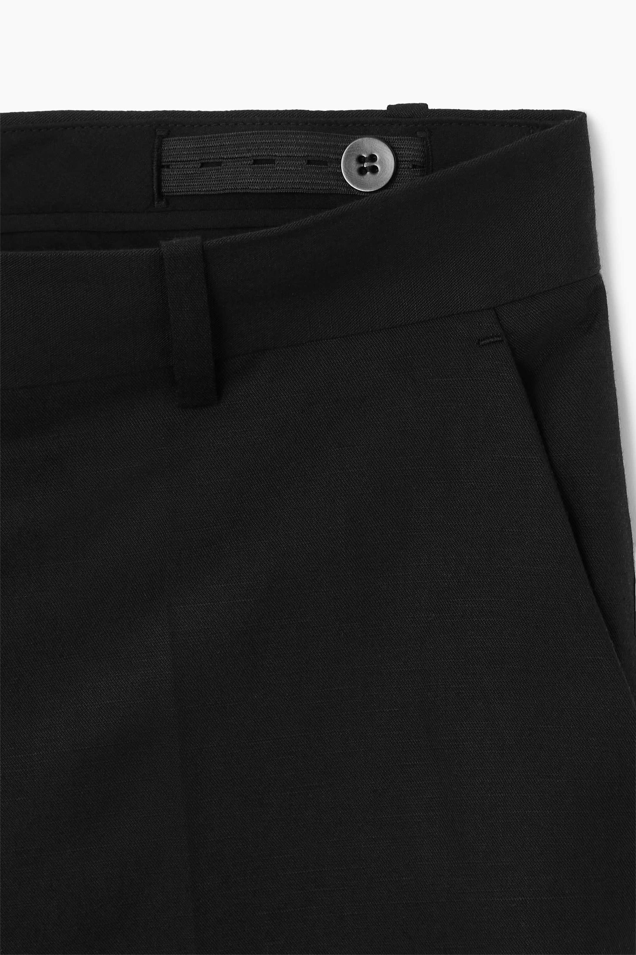 View larger image: TAILORED KNEE-LENGTH SHORTS - BLACK - Ladies | H&M GB 2