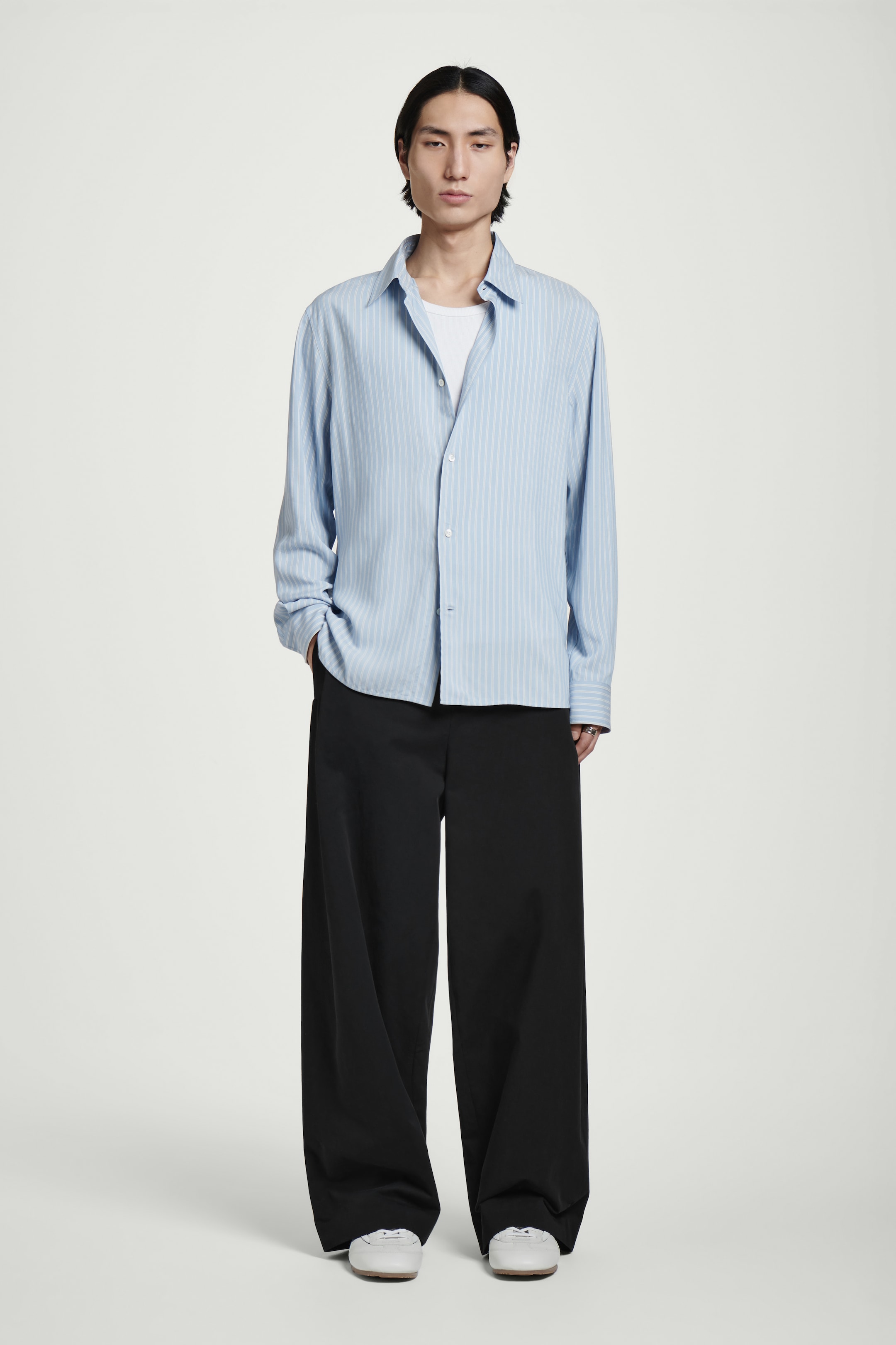 Visualizza immagine più grande: SNEAKERS MINIMAL IN PELLE - GESSO - UOMO | H&M IT 1