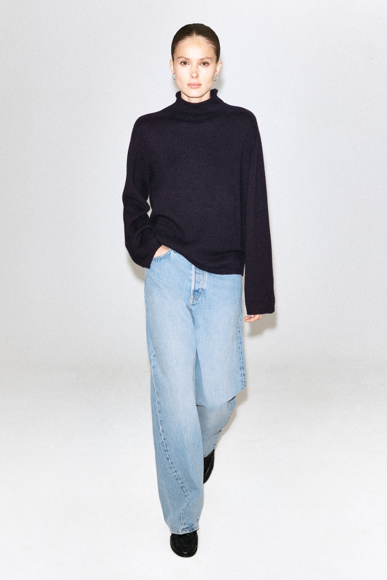 PURE CASHMERE MOCK-NECK SWEATER — NAVY