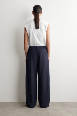 BUCKLE-DETAIL LINEN BARREL-LEG PANTS — NAVY 4