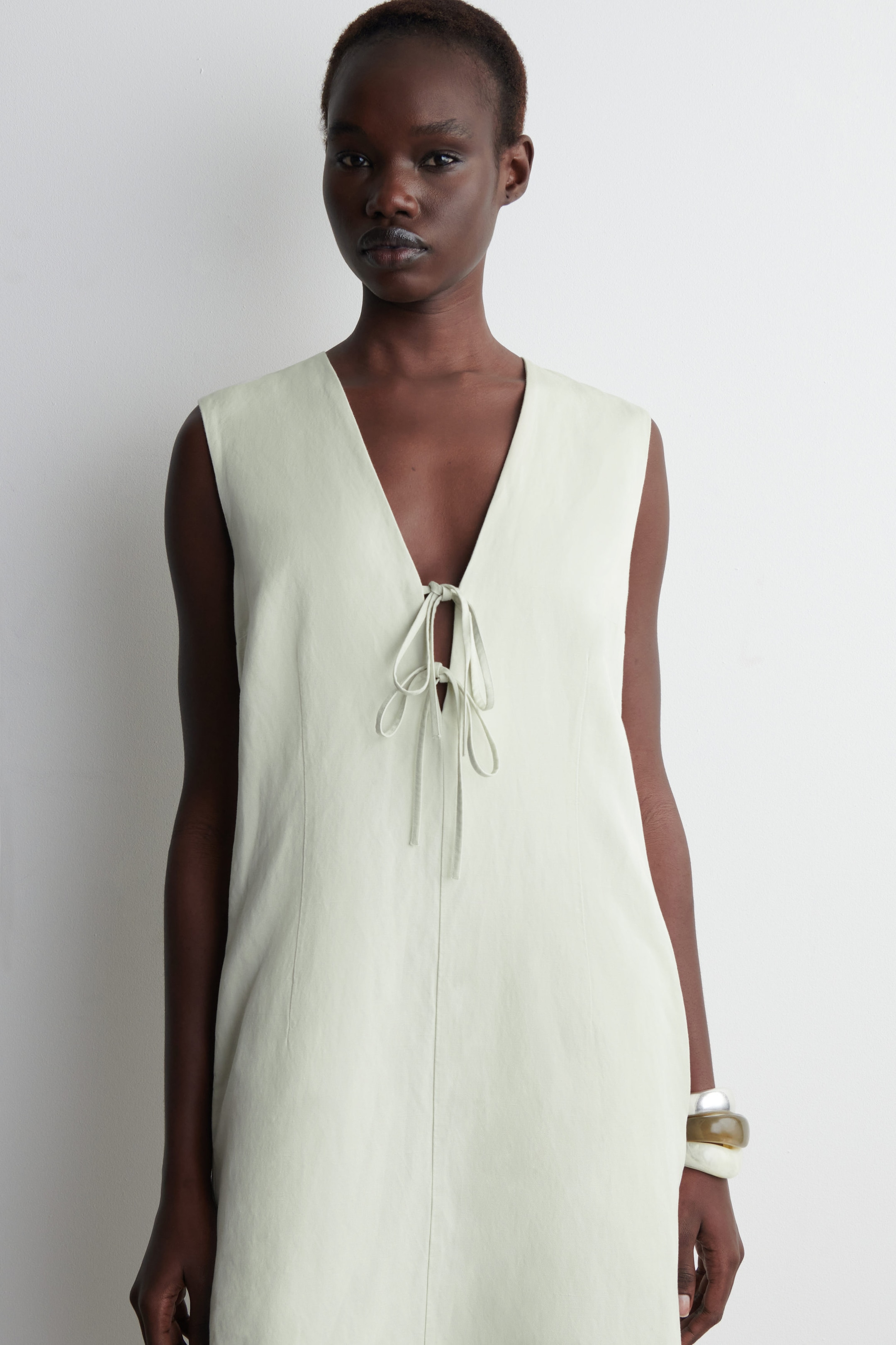 LINENBLEND TIEFRONT MIDI DRESS