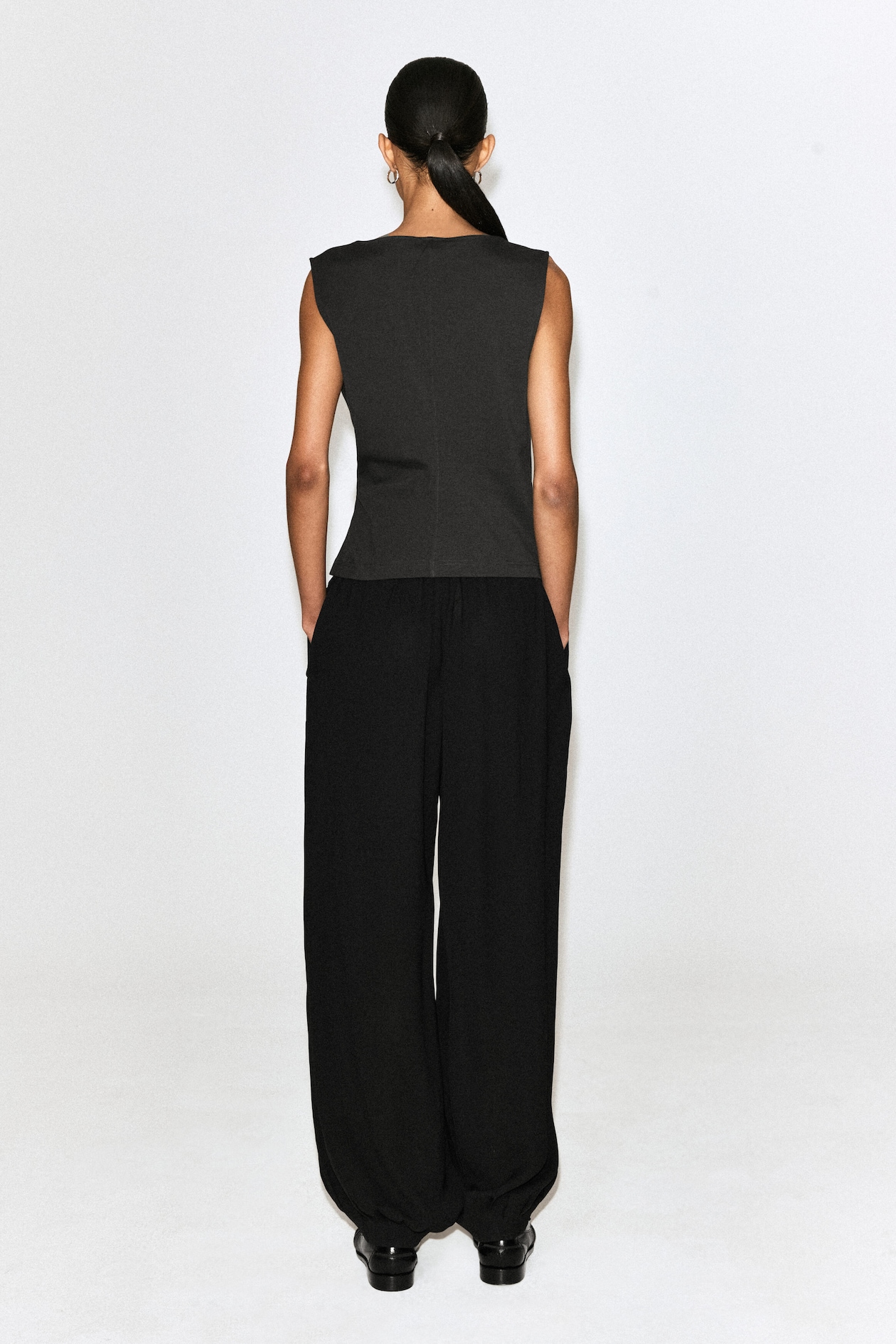 TWIST-DETAIL TOP — DARK GREEN