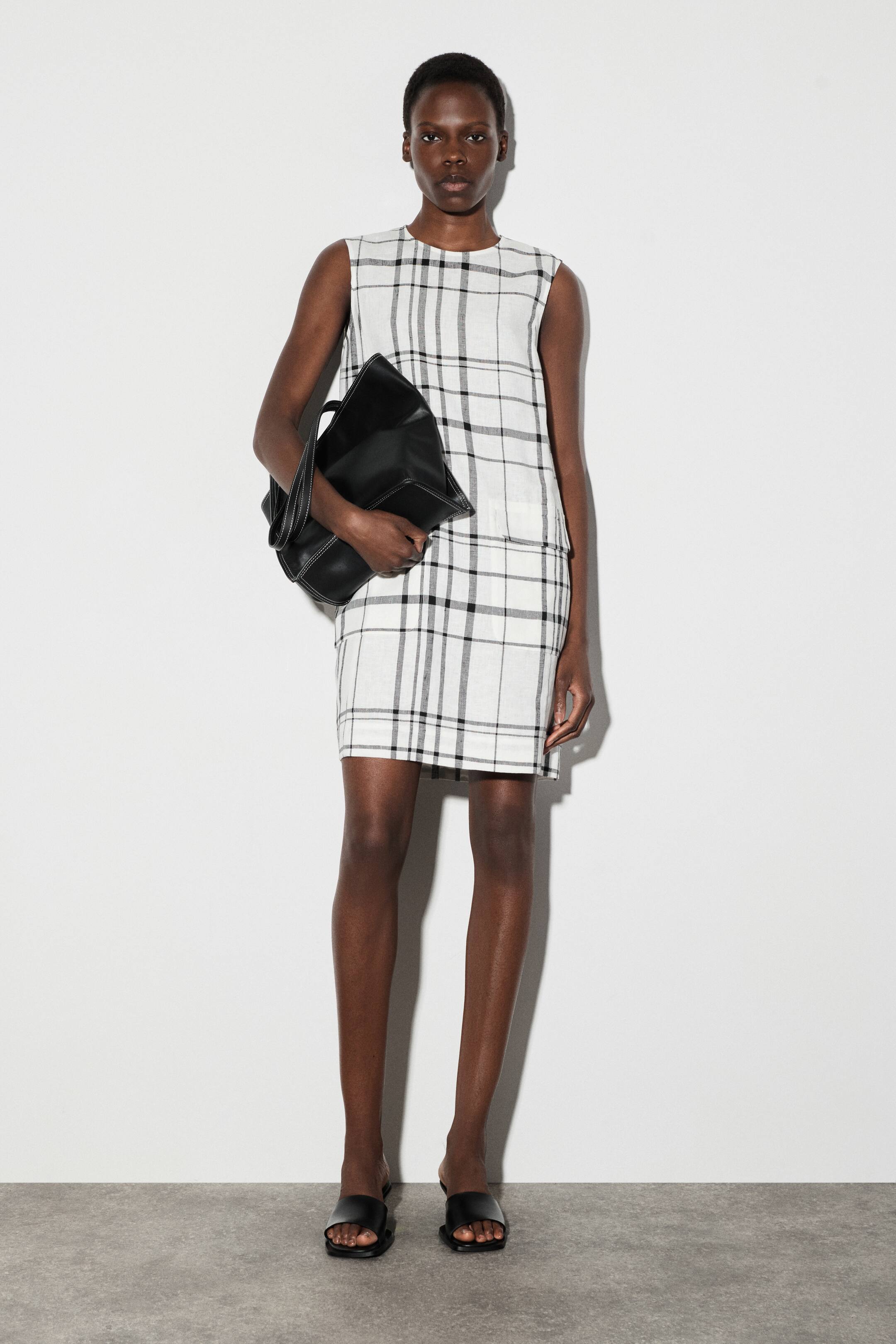 הצגת תמונה גדולה יותר: שמלת שיפט קצרה מפשתן - לבן / שחור / משבצות - Ladies | H&M IL 1