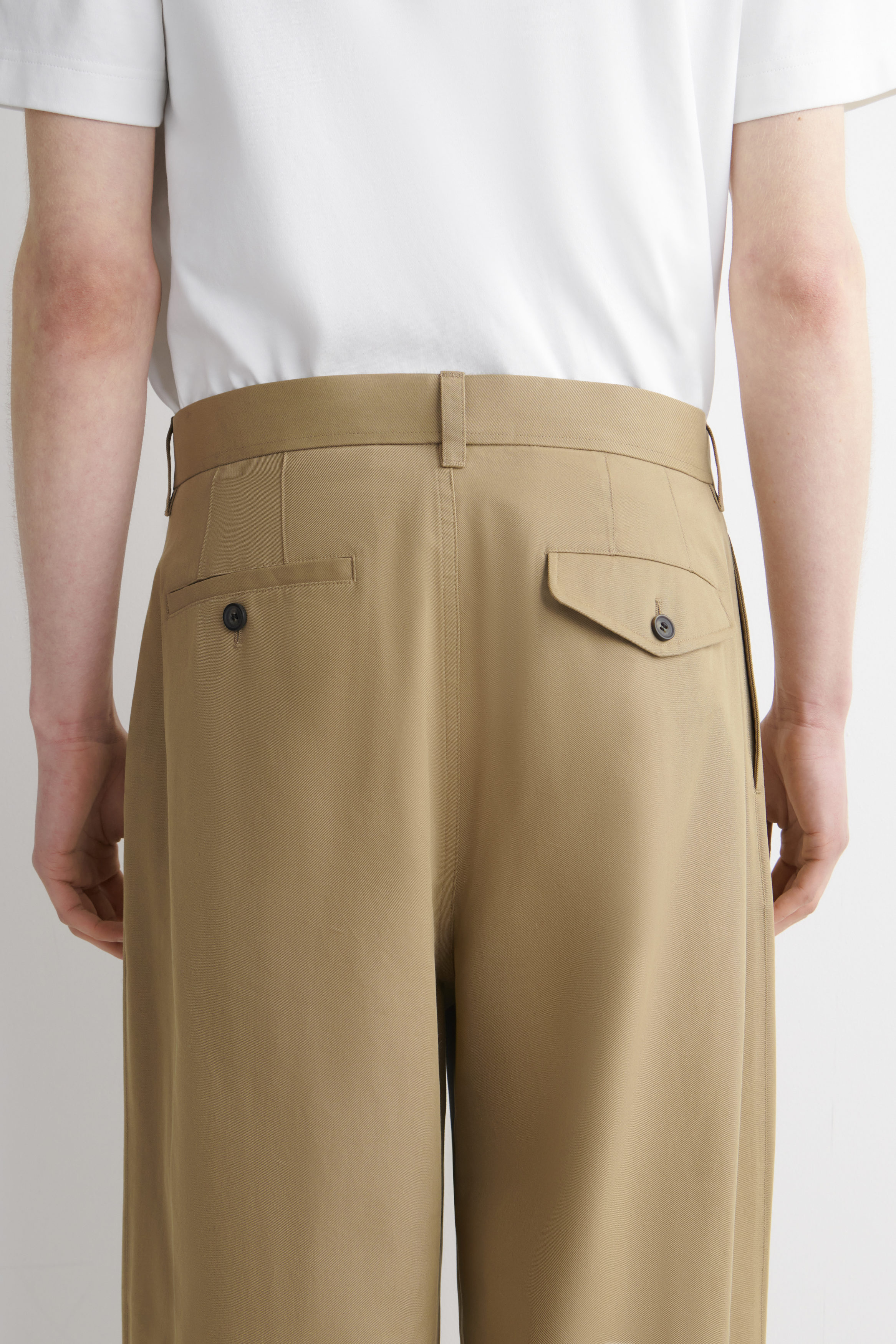 COTTON WIDE-LEG CHINOS - BEIGE | COS