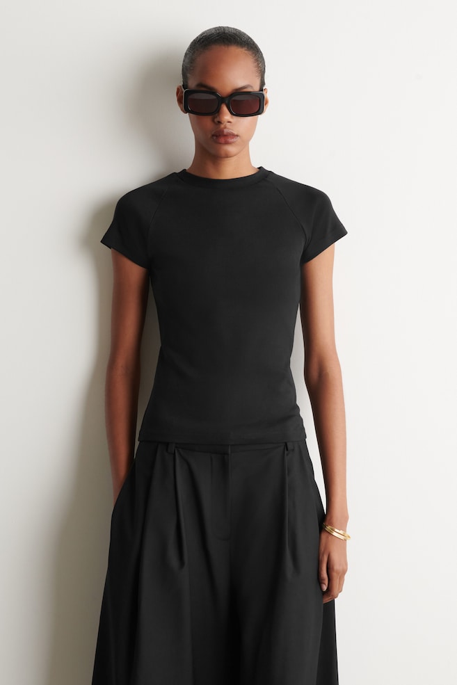 SLIM COTTON RAGLAN T-SHIRT — BLACK