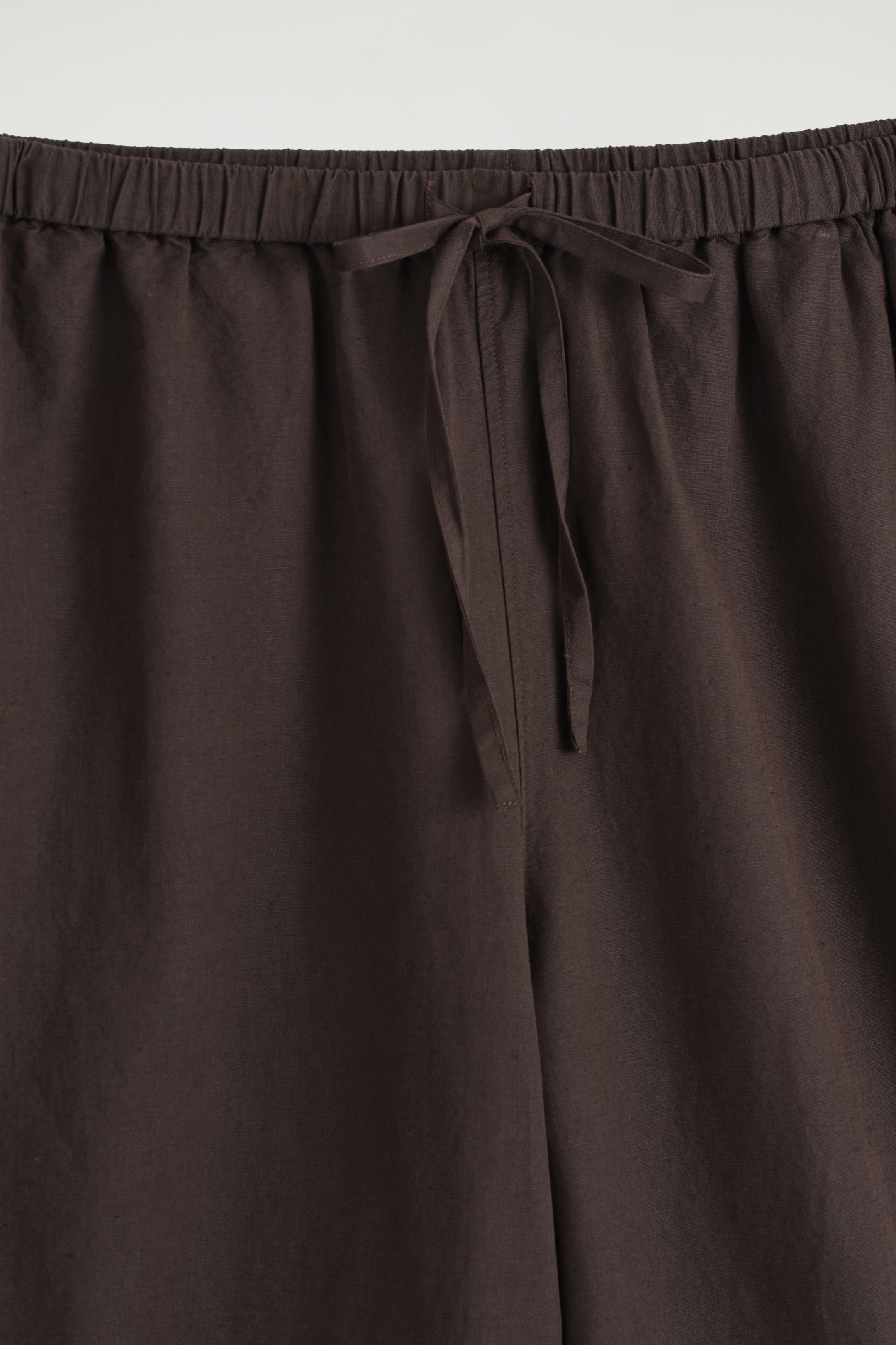 Visualizza immagine più grande: PANTALONI A GAMBA LARGA IN LINO CON COULISSE - MARRONE SCURO - DONNA | H&M IT 5