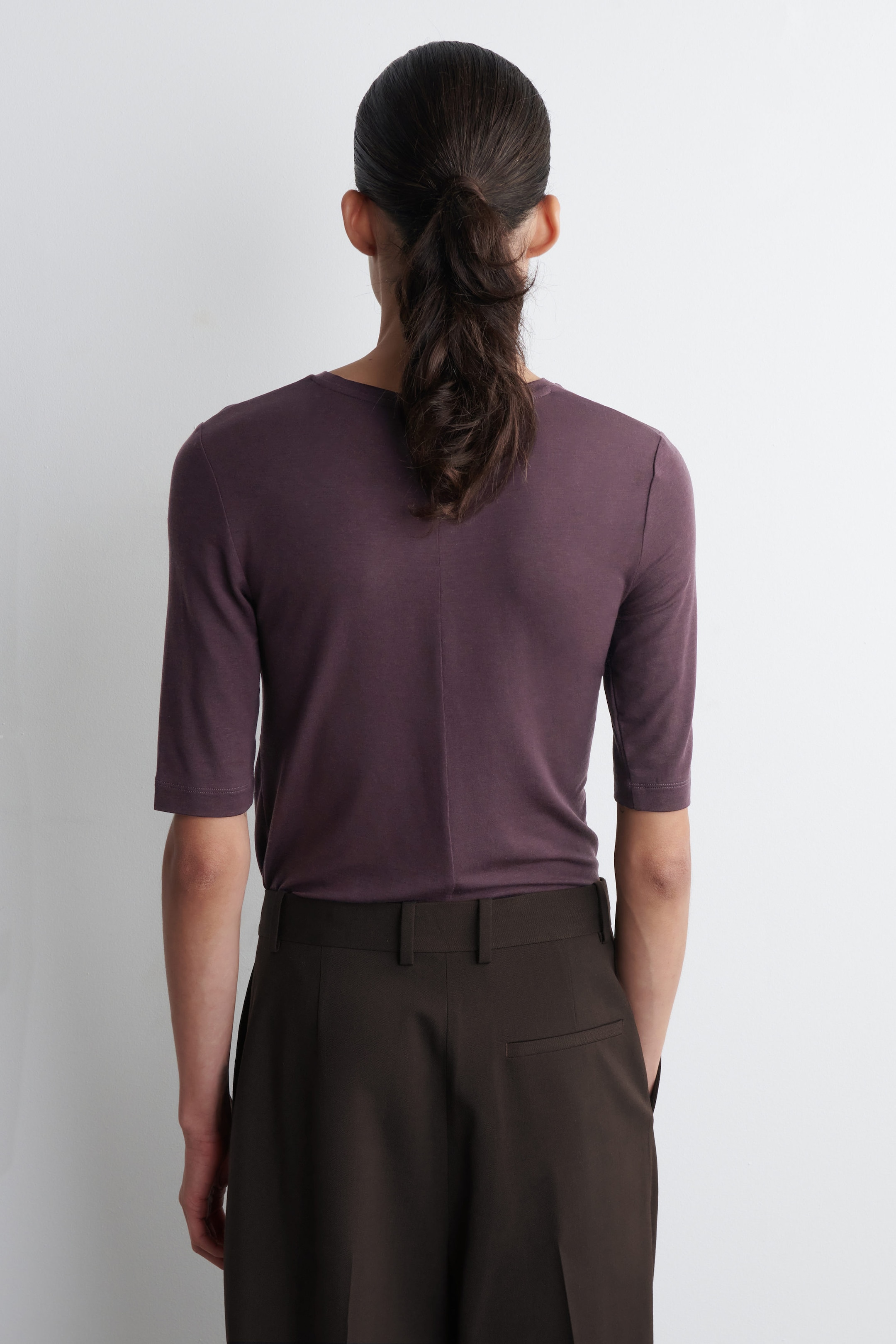 SLIM LIGHTWEIGHT T-SHIRT