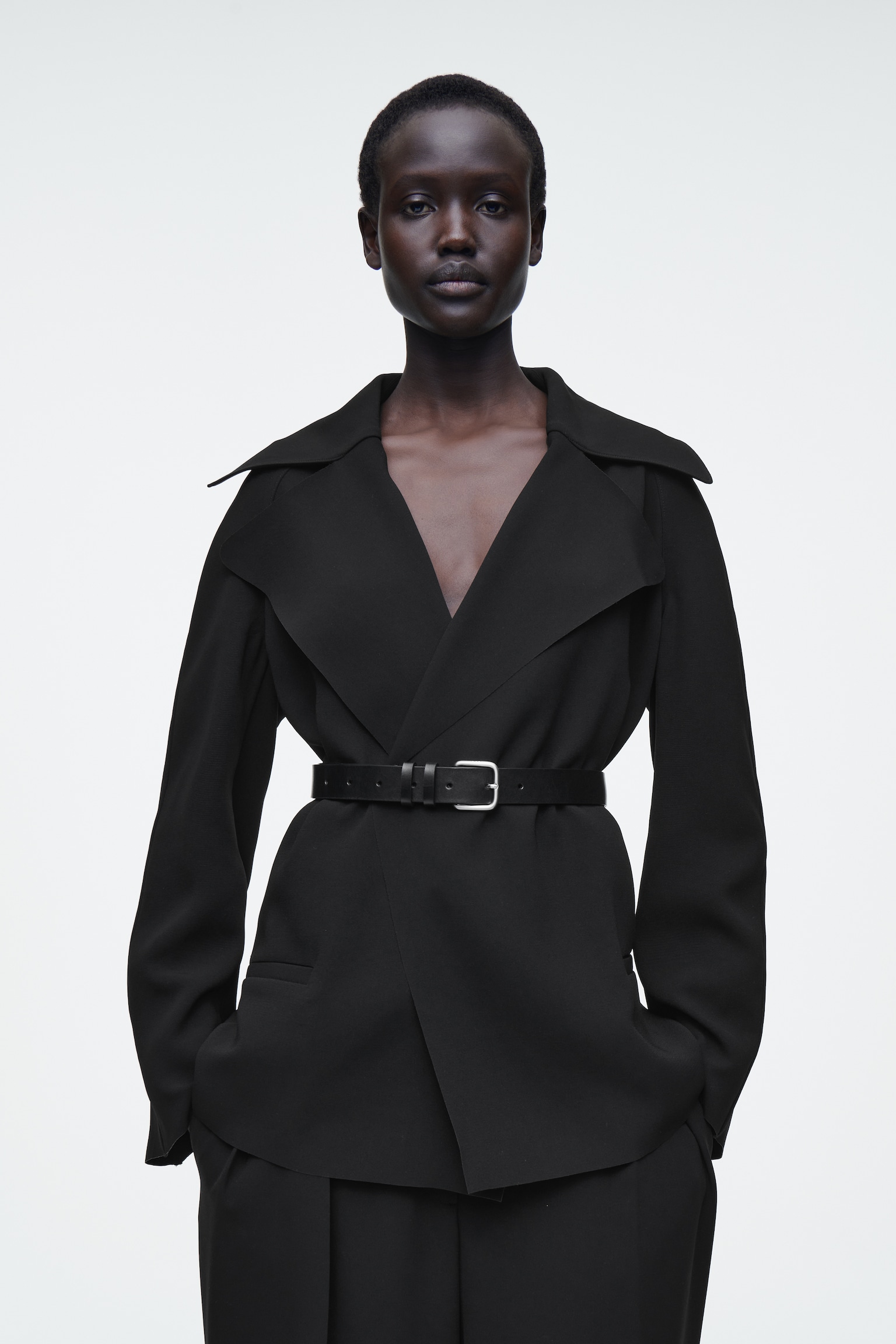 FLUID CREPE BLAZER - BLACK