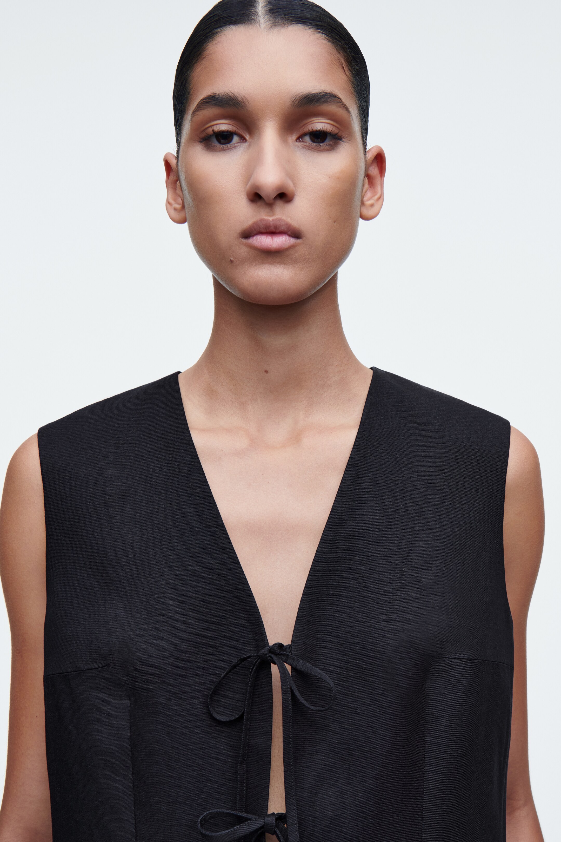 Ingrandisci l'immagine: LINEN-BLEND TIE-FRONT WAISTCOAT - NAVY - DONNA | H&M CH 5