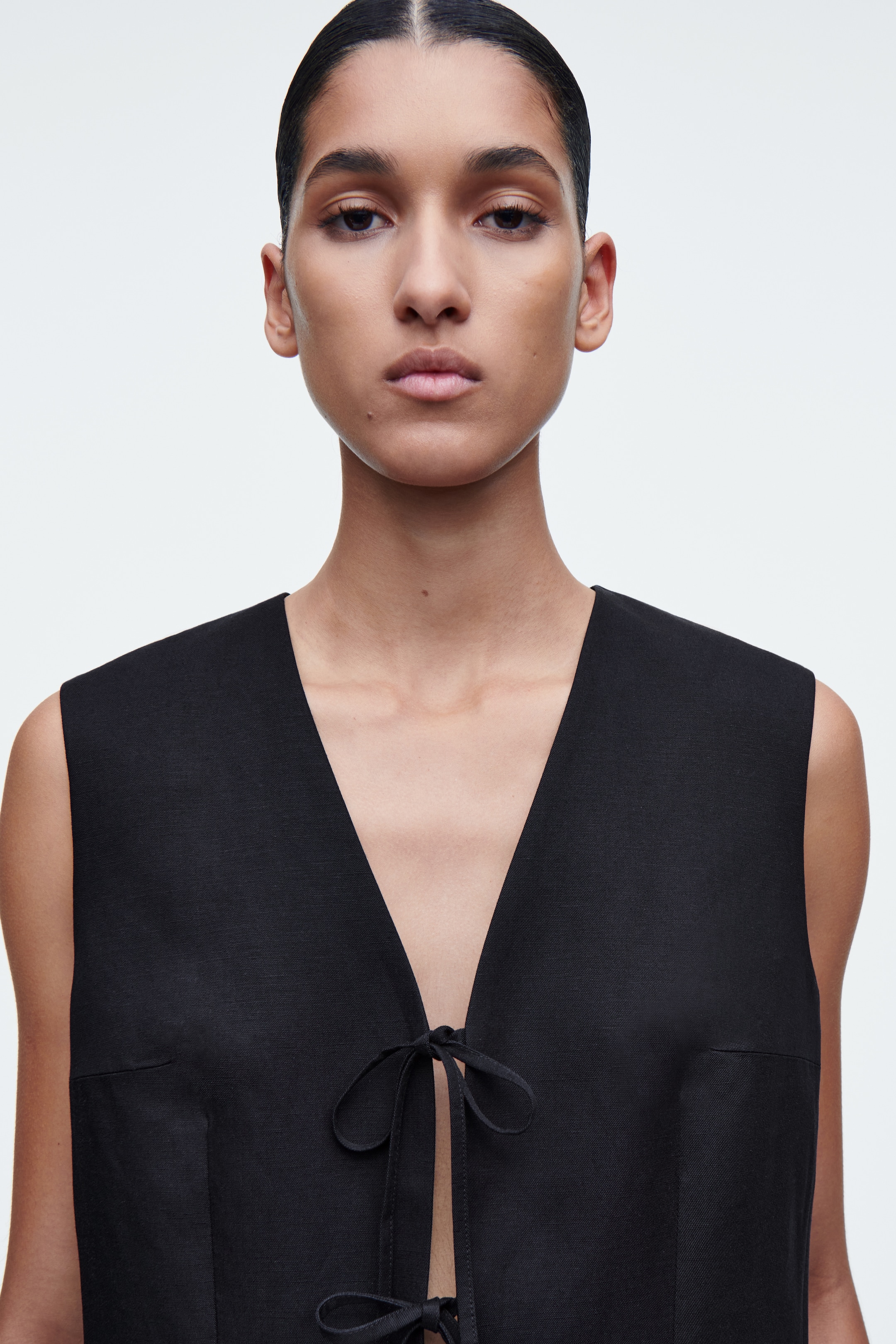 Grösseres Bild ansehen: WESTE AUS LEINEN-MIX MIT BÄNDERN - NAVYBLAU - DAMEN | H&M CH 5
