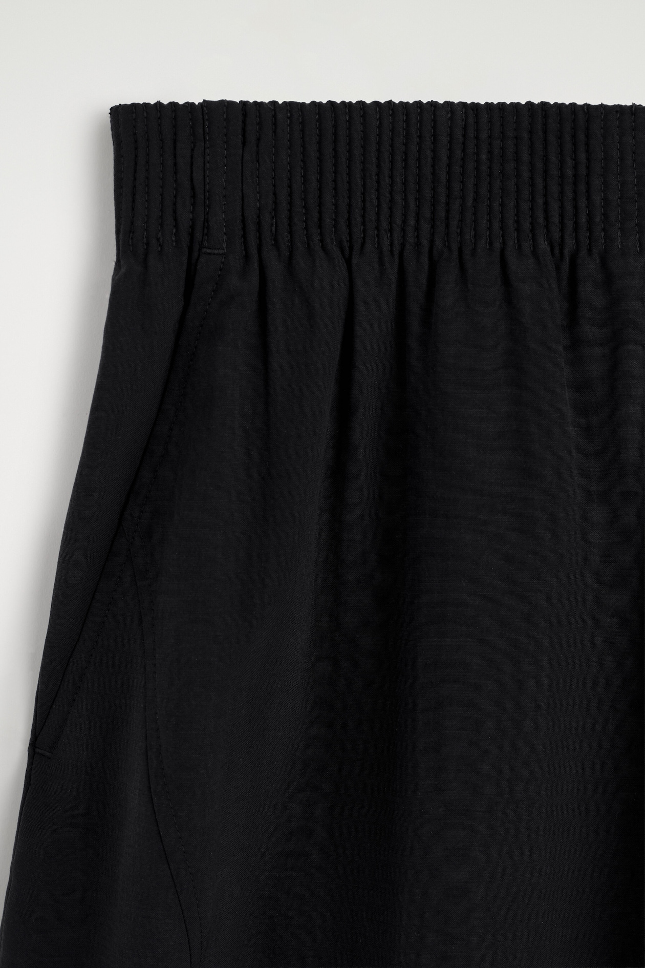 PANELED ELASTICATED BARREL-LEG PANTS — BLACK