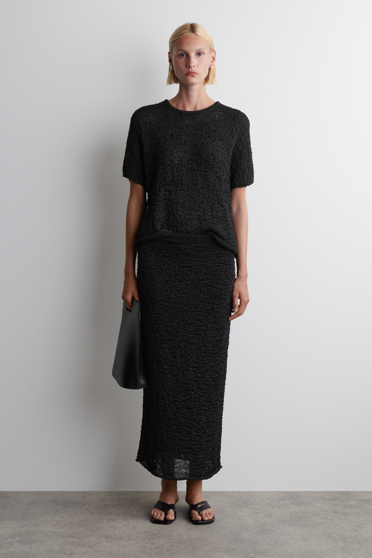 TEXTURED OPEN-KNIT MIDI SKIRT - BLACK
