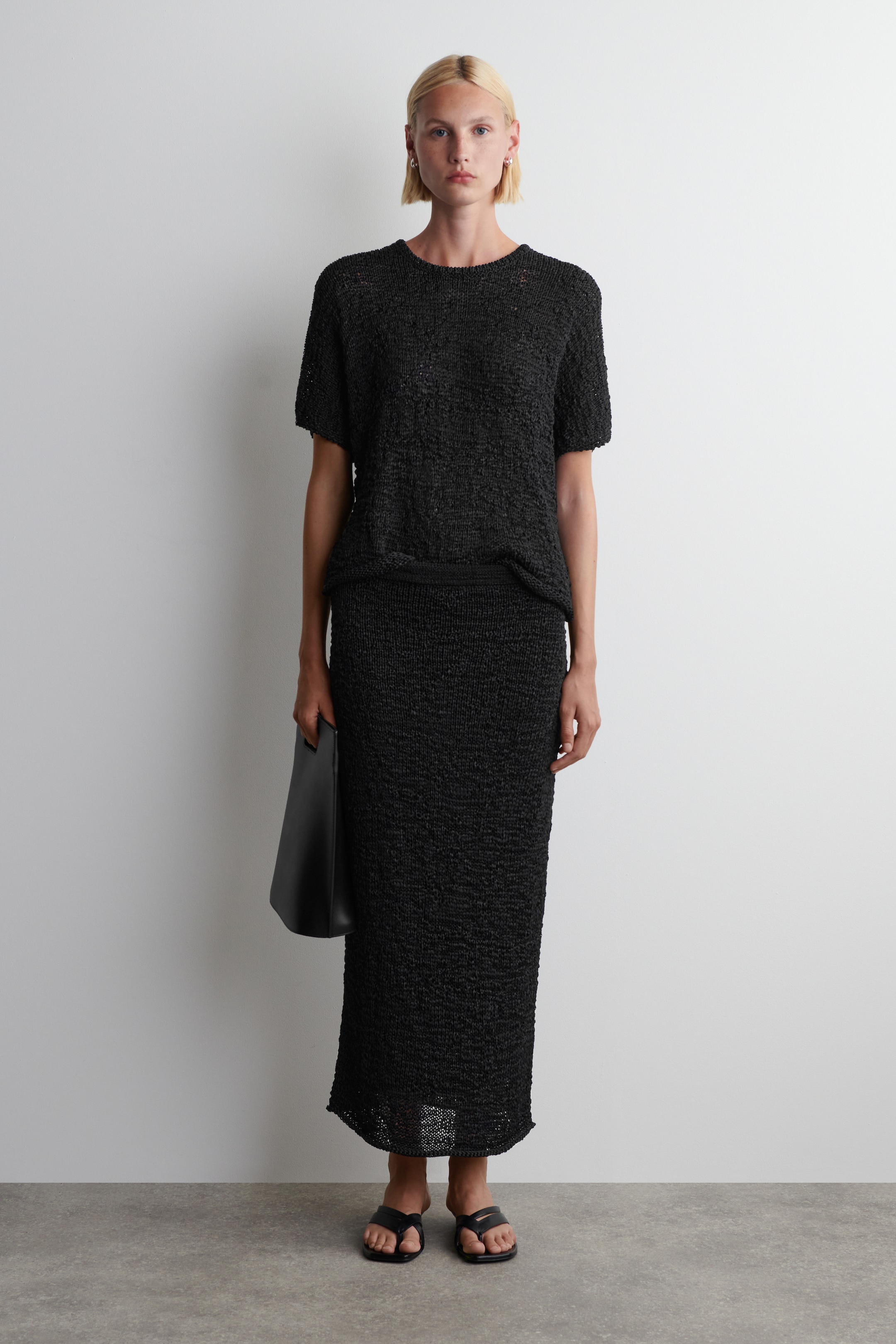 Agrandir l'image: JUPE MIDI TEXTURÉE EN MAILLE AJOURÉE - NOIR - FEMME | H&M CH 1