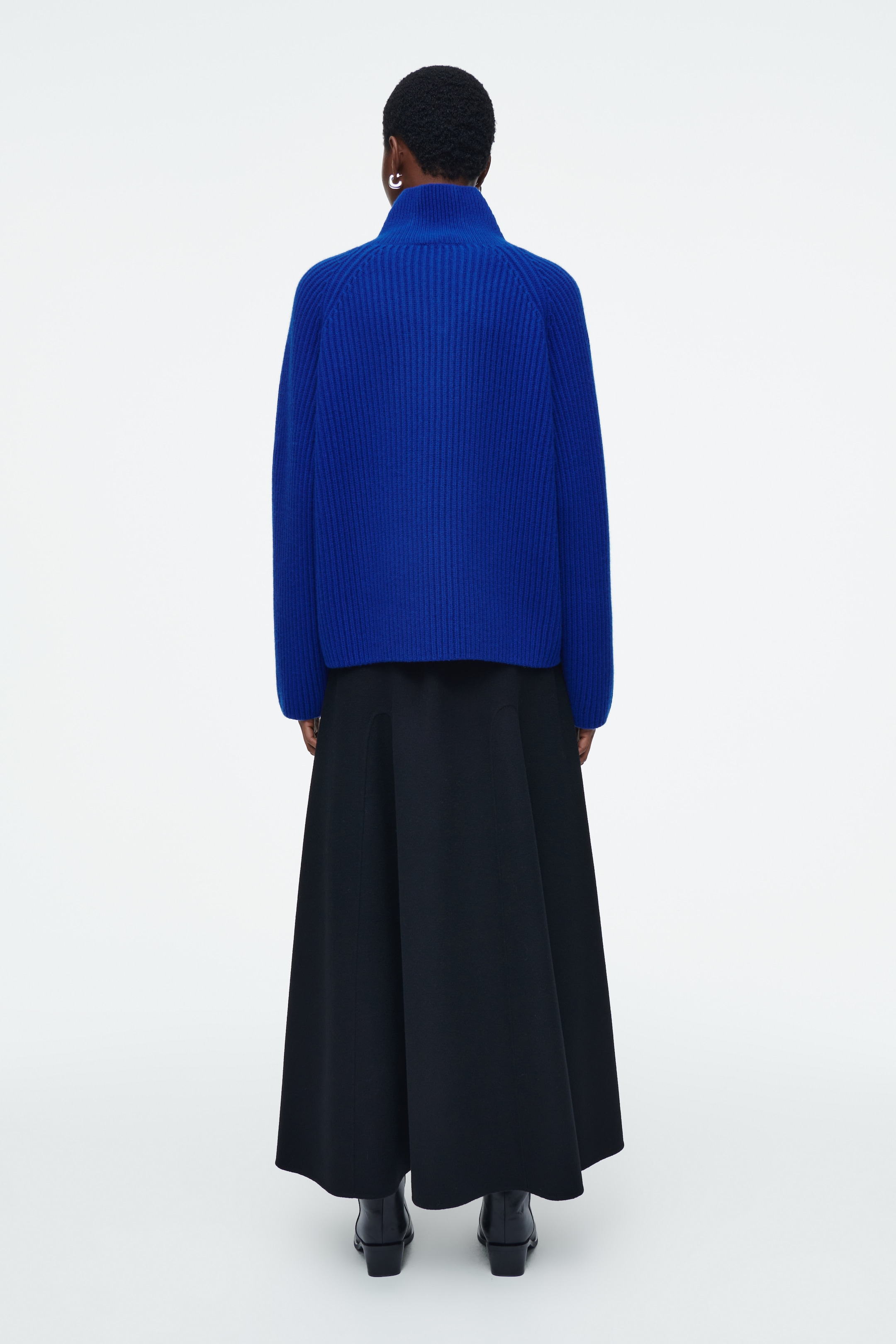 Agrandir l'image: PULL À COL CROISÉ EN LAINE MÉRINOS - BLEU COBALT - FEMME | H&M CH 3