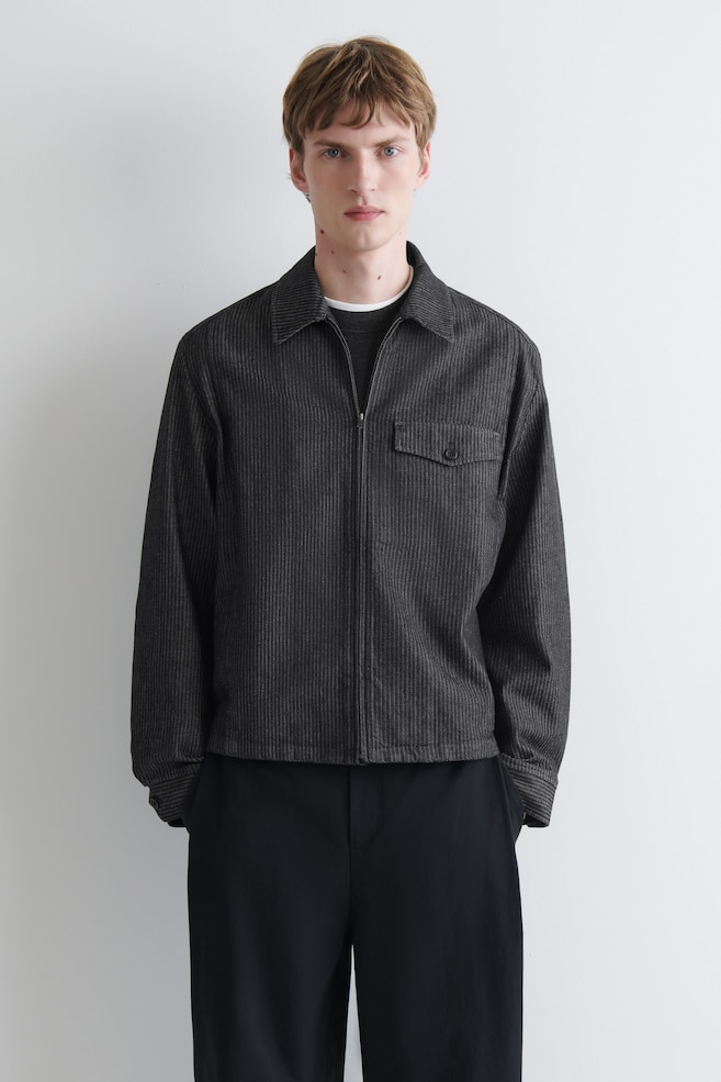 PINSTRIPED DENIM ZIP-UP OVERSHIRT — BLACK / PINSTRIPED