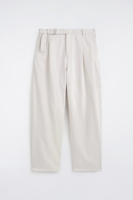 LEDIGA DENIMBYXOR MED BARREL LEGS OCH BÄLTE