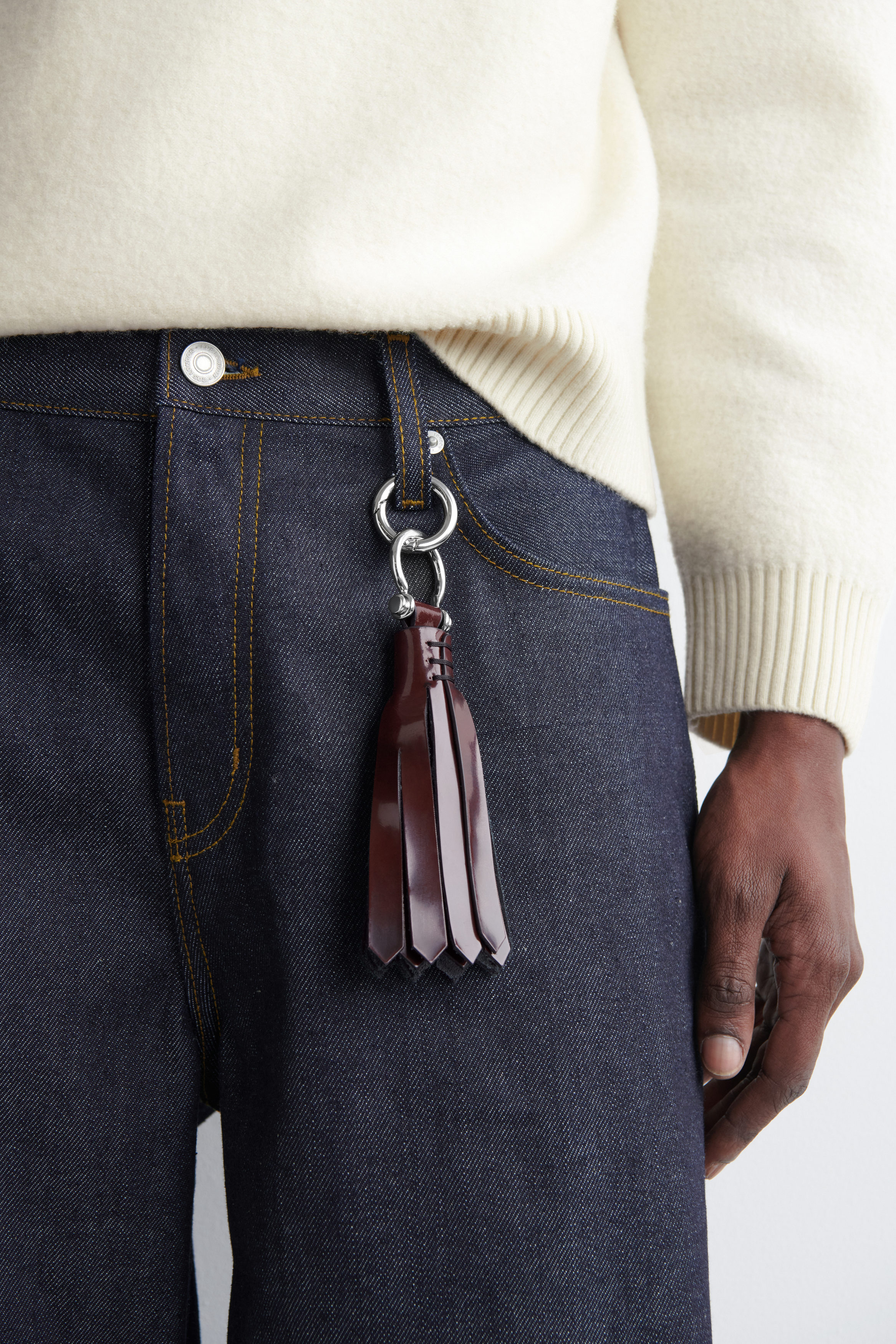 TASSELED LEATHER KEYRING - BORDEAUX | COS US