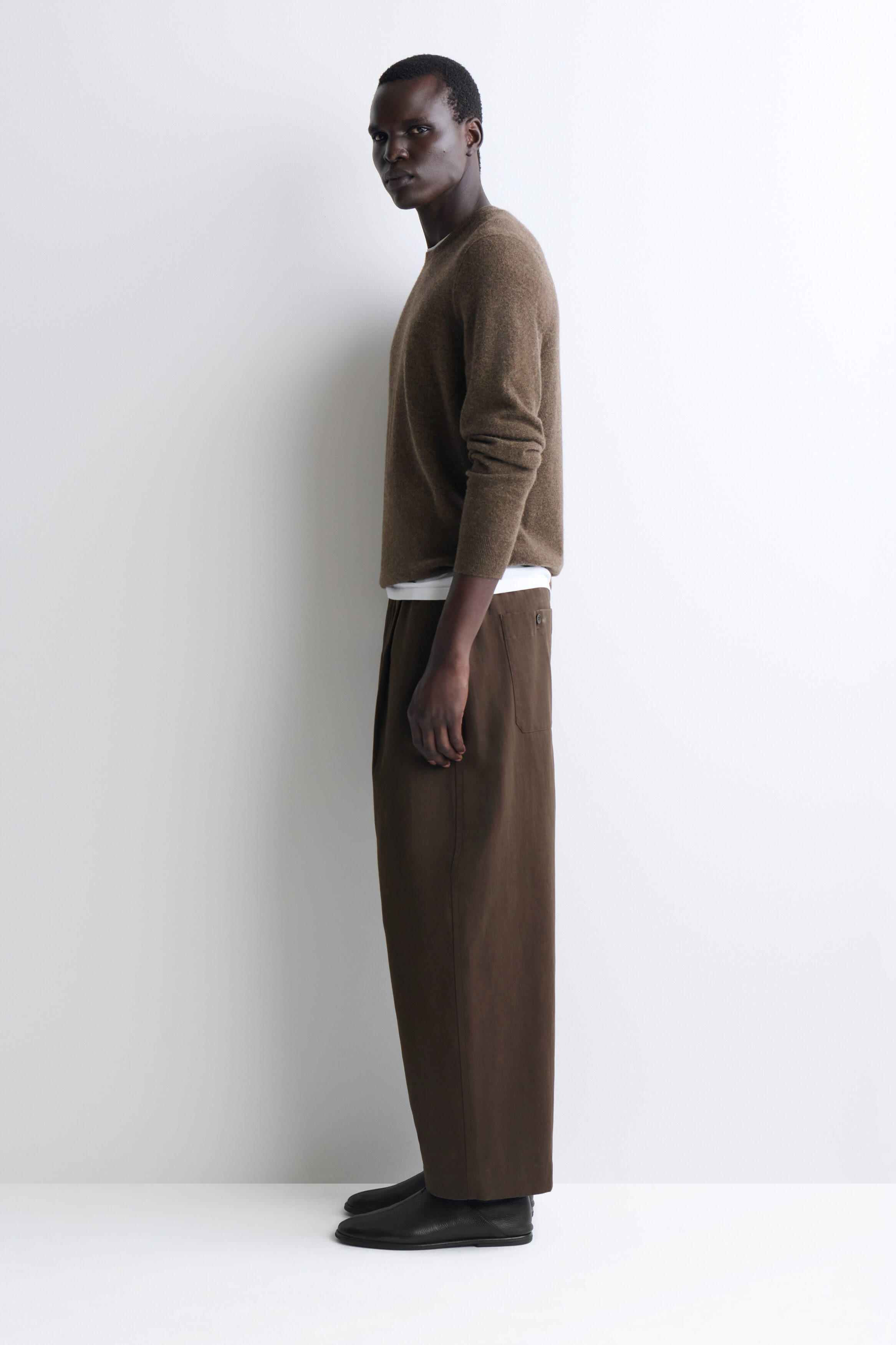 PLEATED RELAXED-FIT BARREL-LEG PANTS - BROWN | COS US