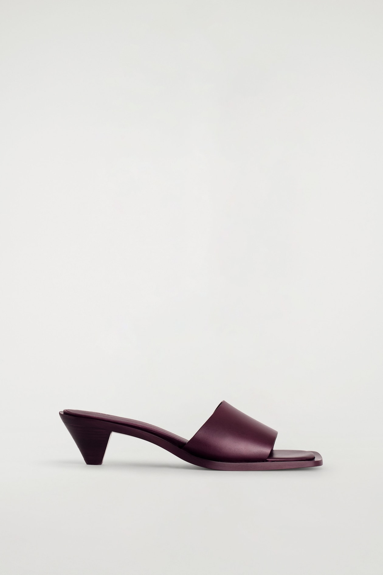 LEATHER KITTEN-HEEL MULES — BORDEAUX