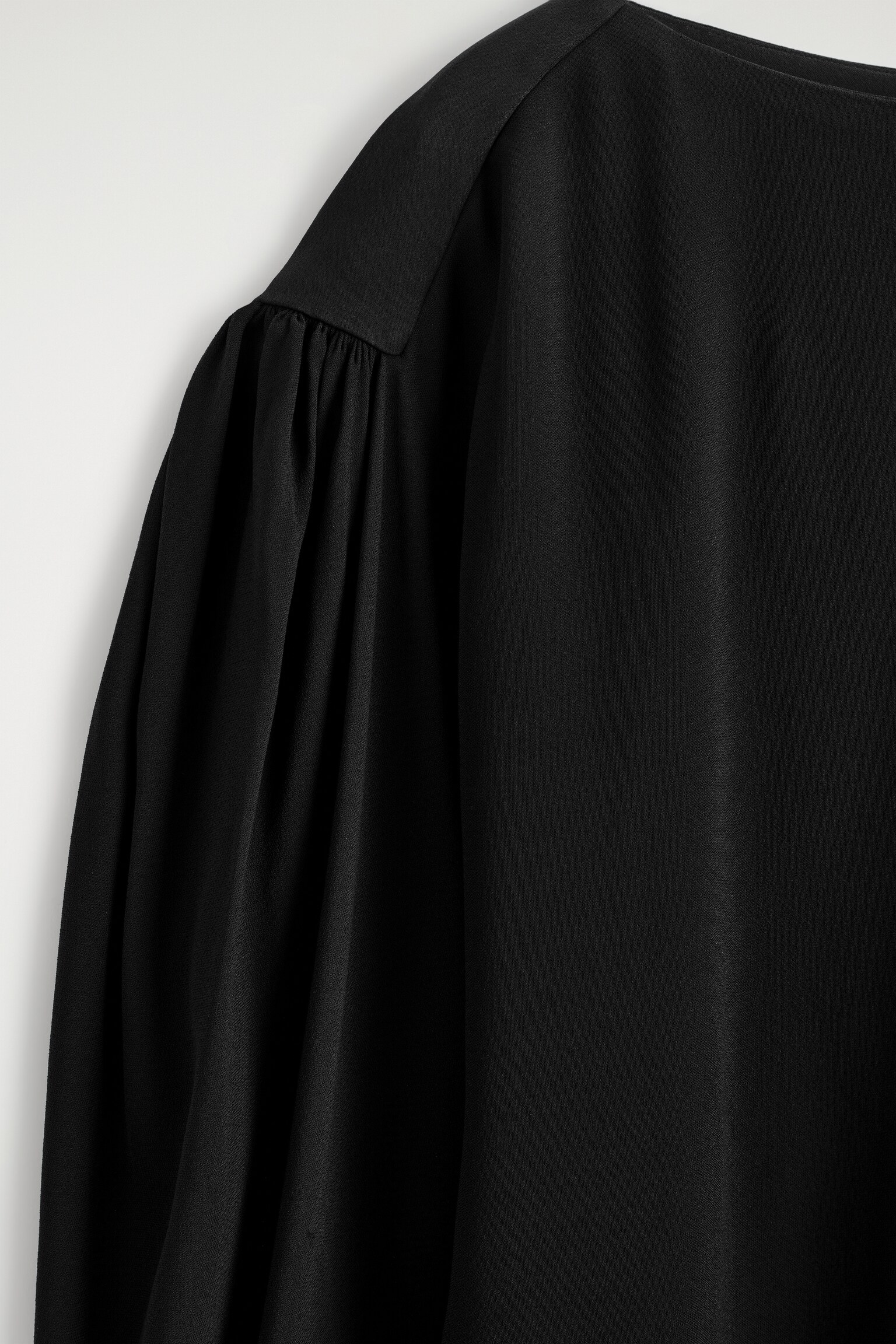 VOLUMINOUS CONTRAST-PANEL BLOUSE - SCHWARZ - 7