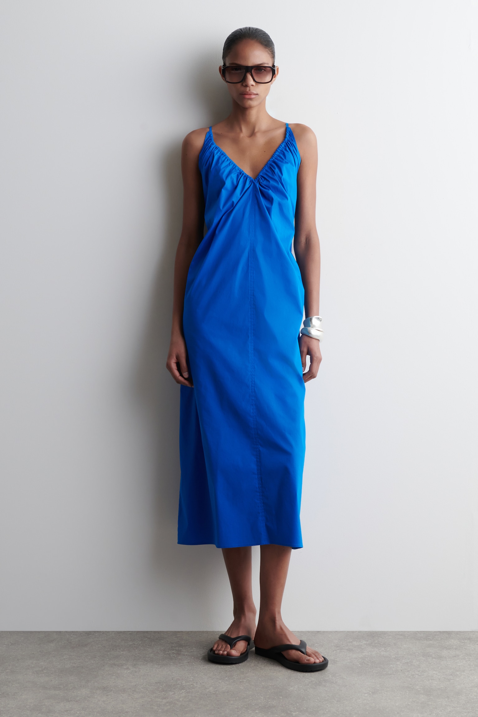 ROBE LONGUE FRONCÉE COL EN V - BLEU/BRUN FONCÉ