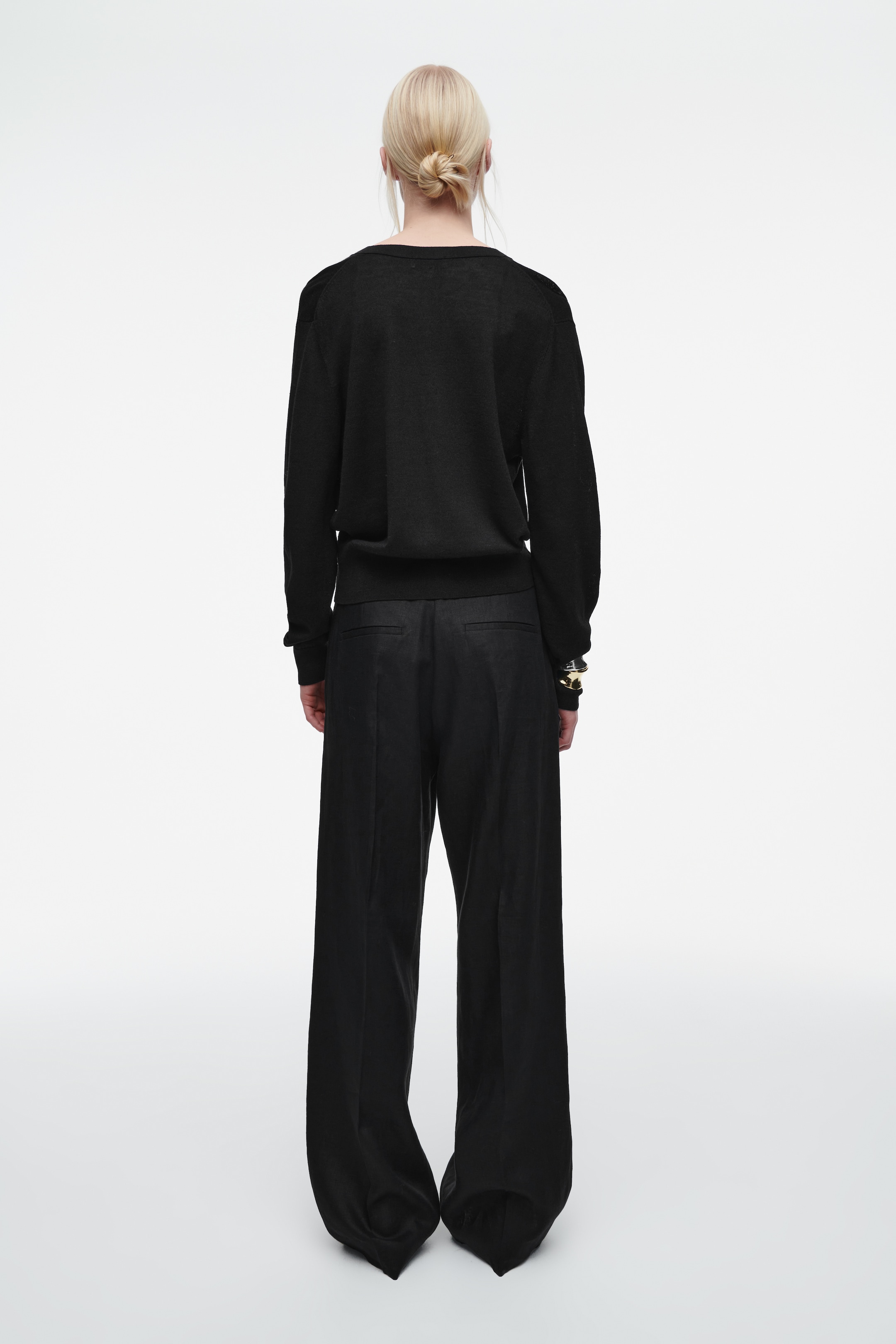 Ingrandisci l'immagine: MERINO WOOL-LINEN BLEND V-NECK CARDIGAN - BLACK - DONNA | H&M CH 5
