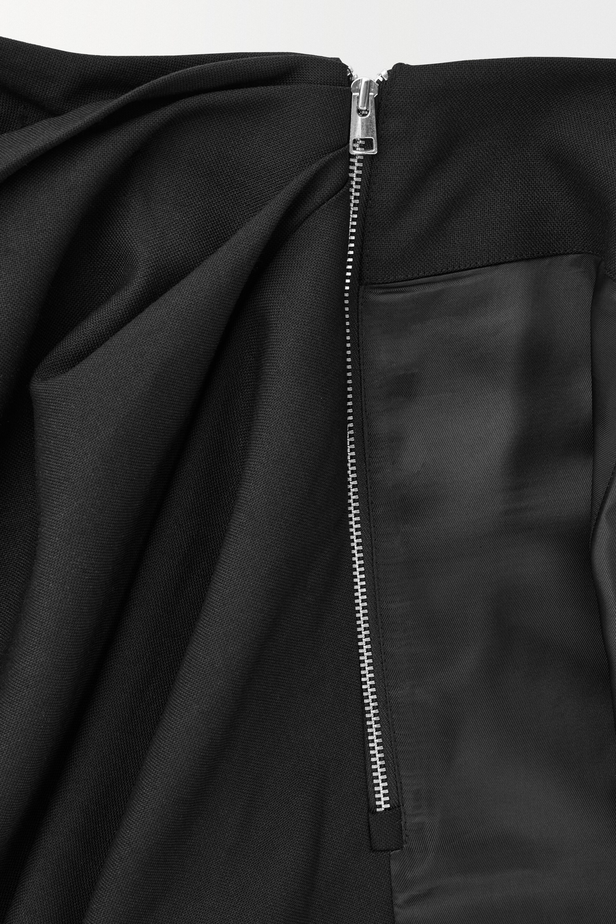 Grösseres Bild ansehen: DER ASYMMETRISCHE DRAPIERTE MINIROCK - SCHWARZ - DAMEN | H&M CH 3