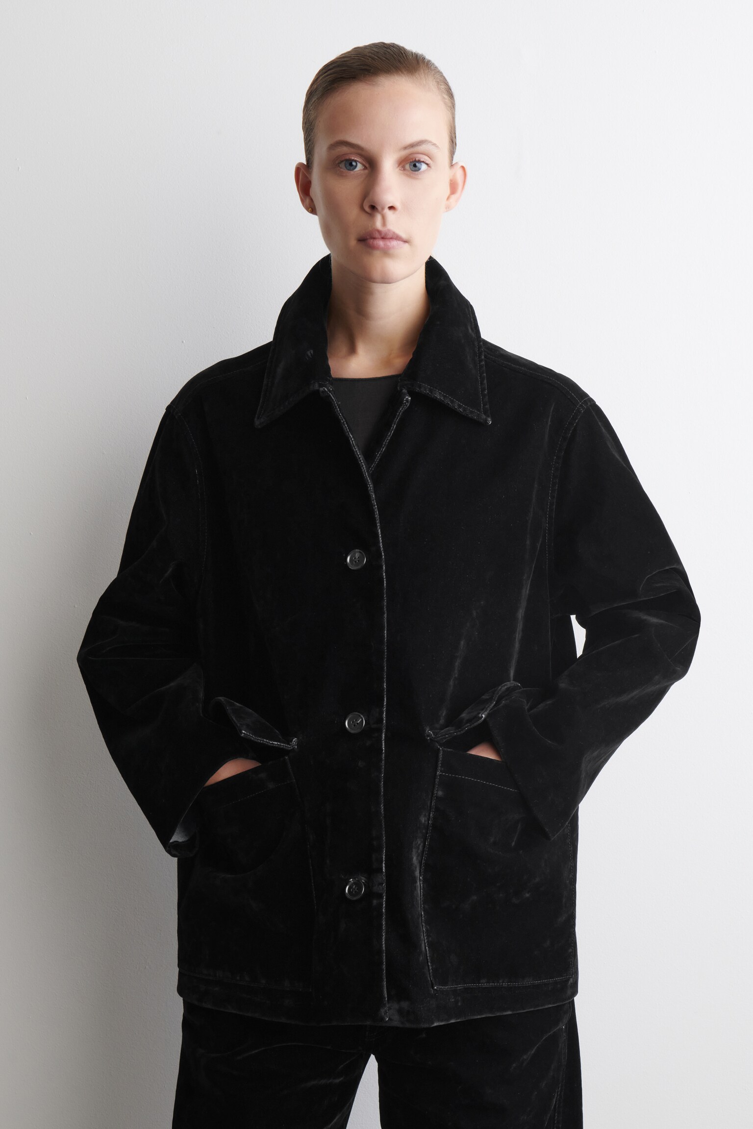 JACKE AUS BEFLOCKTEM DENIM - SCHWARZ - 3