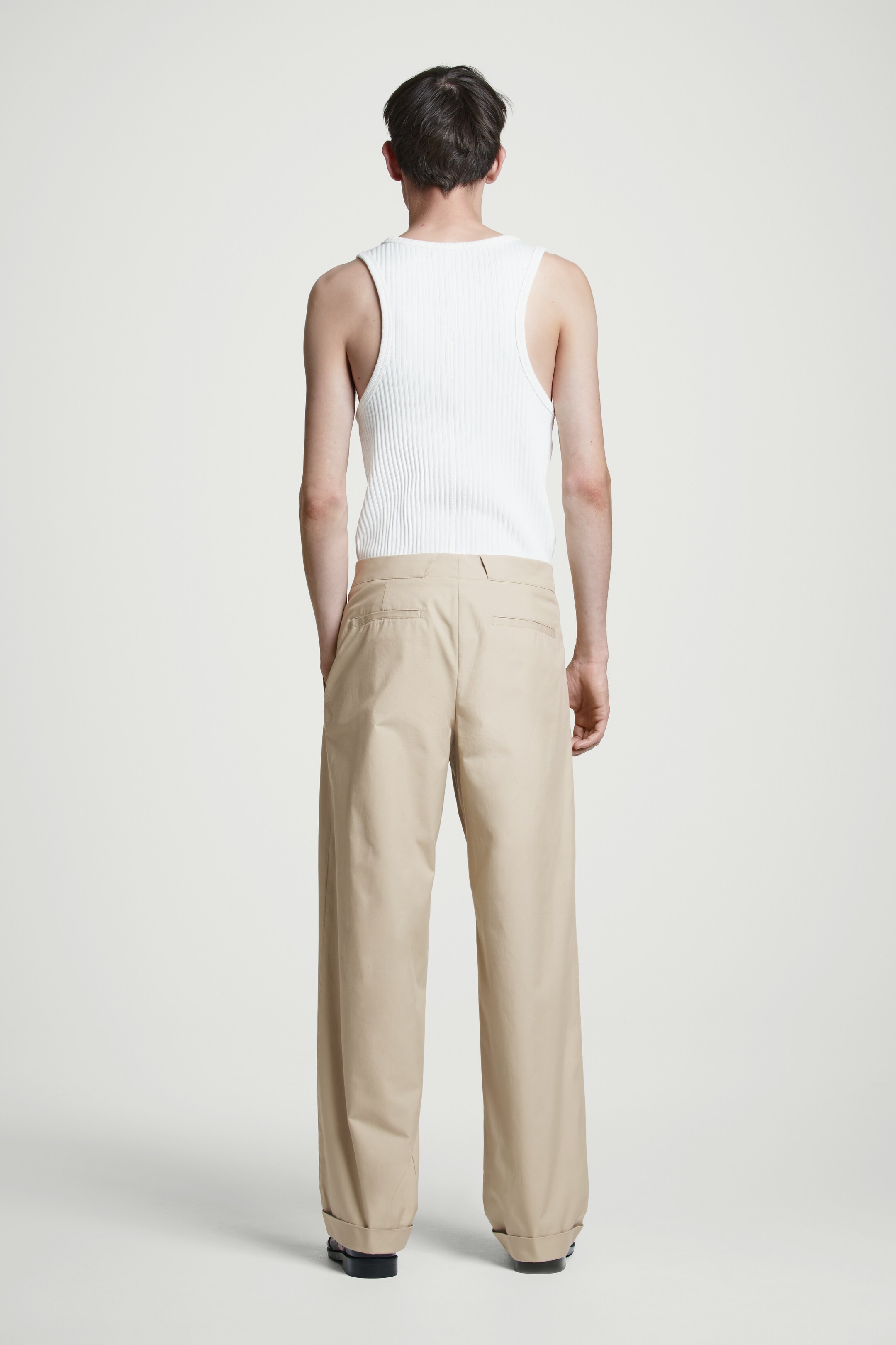 Visualizza immagine più grande: PANTALONI AFFUSOLATI CON RISVOLTO IN COTONE - BEIGE - UOMO | H&M IT 3