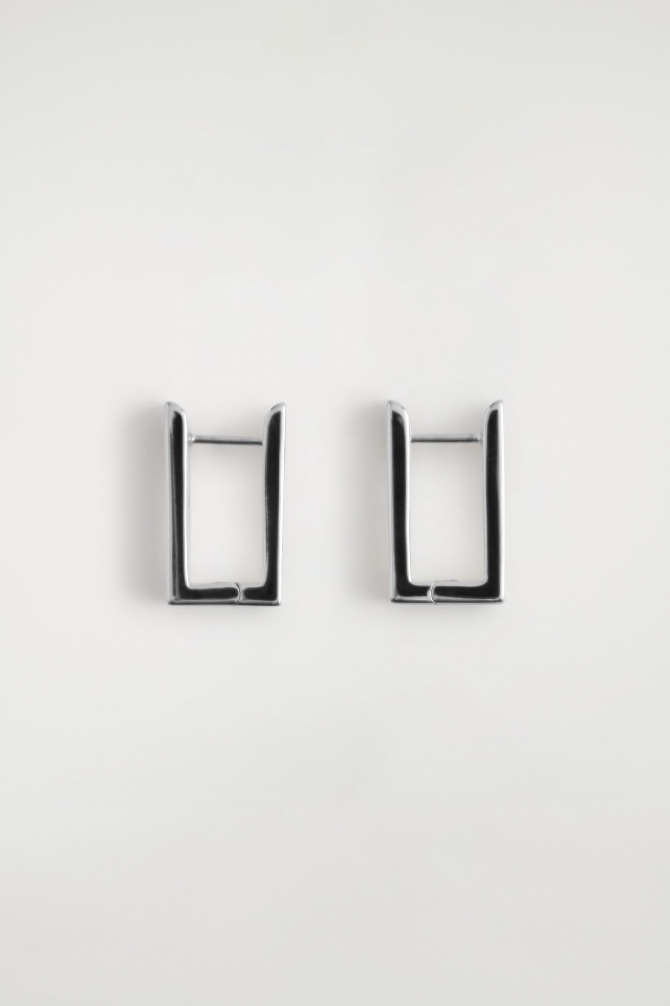 RECTANGULAR HOOP EARRINGS
