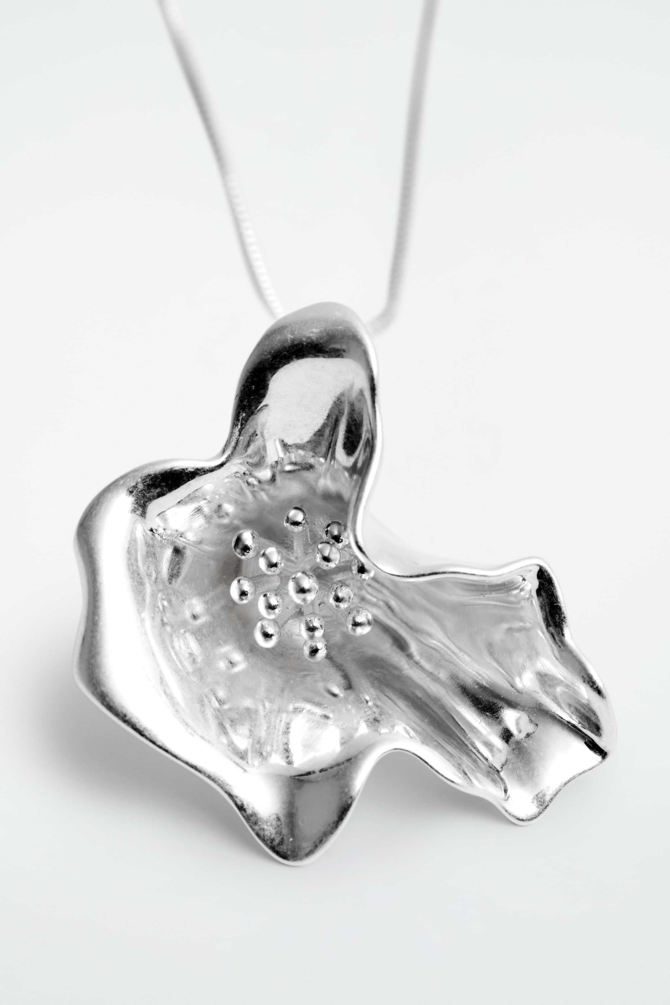 Ingrandisci l'immagine: FLORAL PENDANT NECKLACE - SILVER - DONNA | H&M CH 4