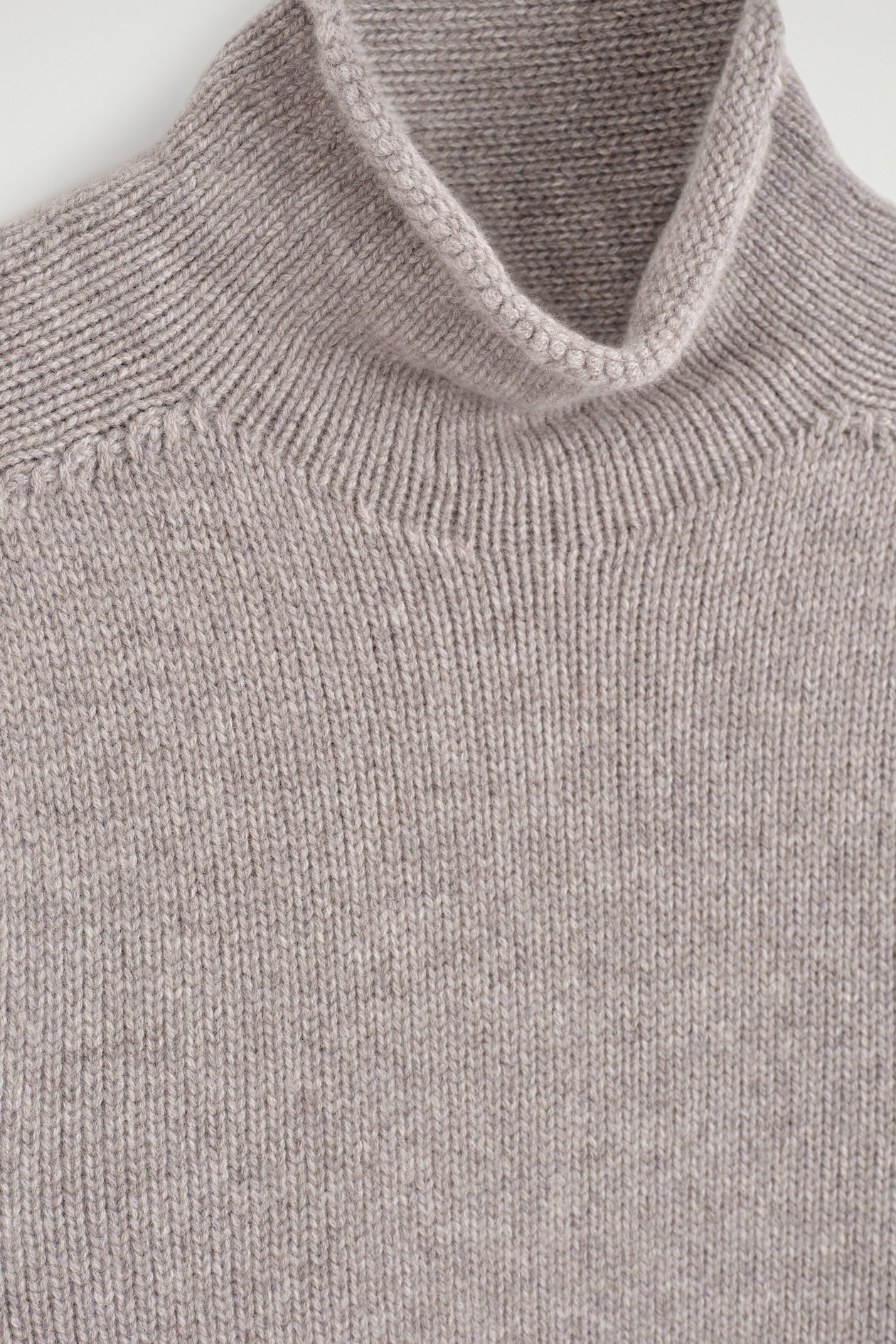 PURE CASHMERE MOCK-NECK SWEATER — LIGHT GRAY MÉLANGE