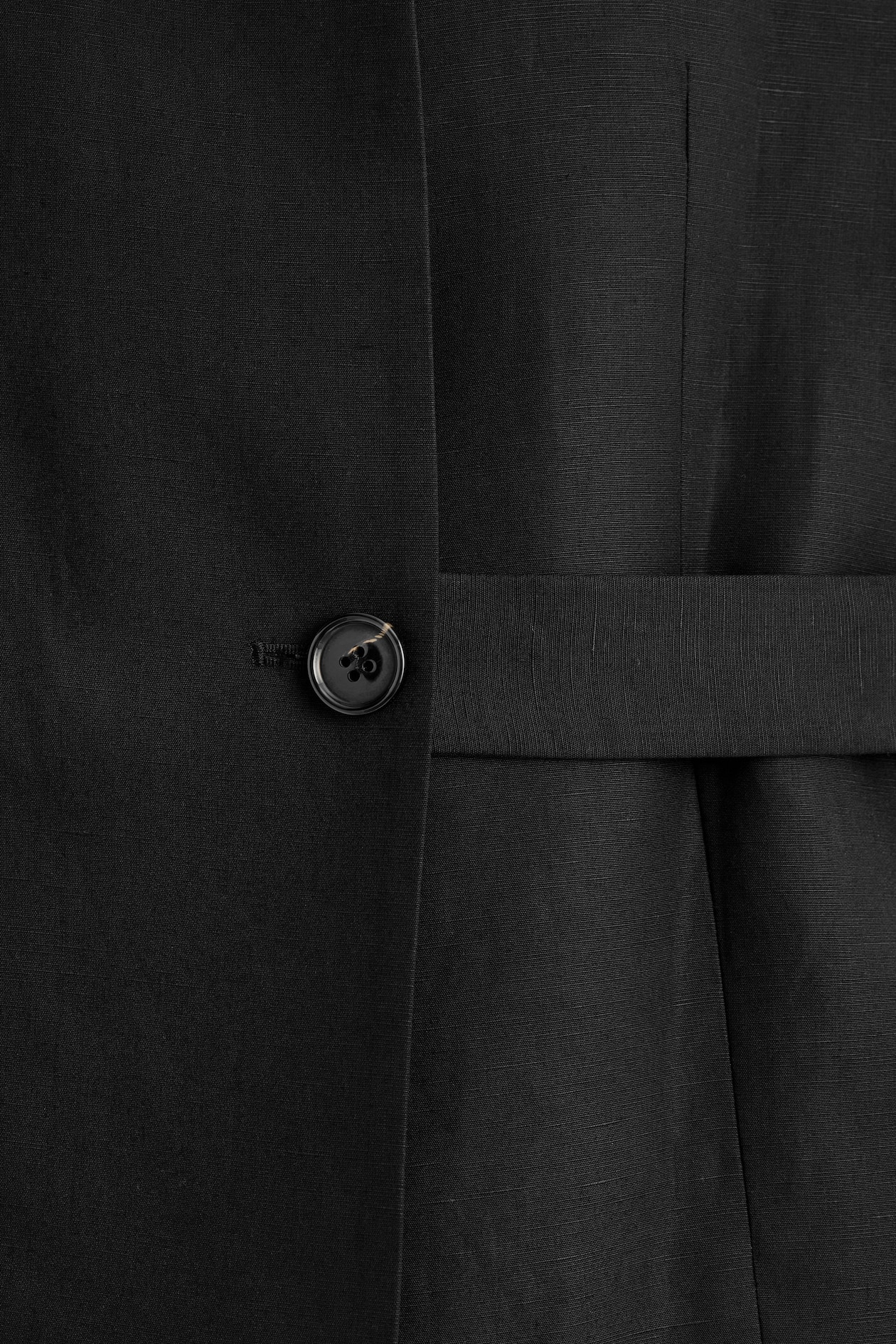 SHAWL-COLLAR BELTED LINEN-BLEND WAISTCOAT — BLACK