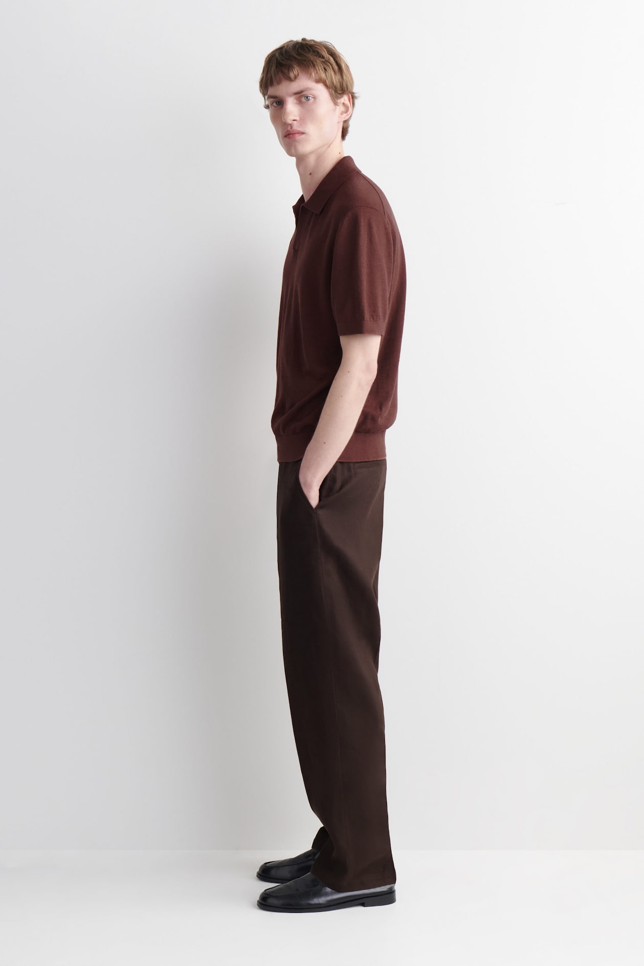 KNITTED LINEN POLO SHIRT — BROWN