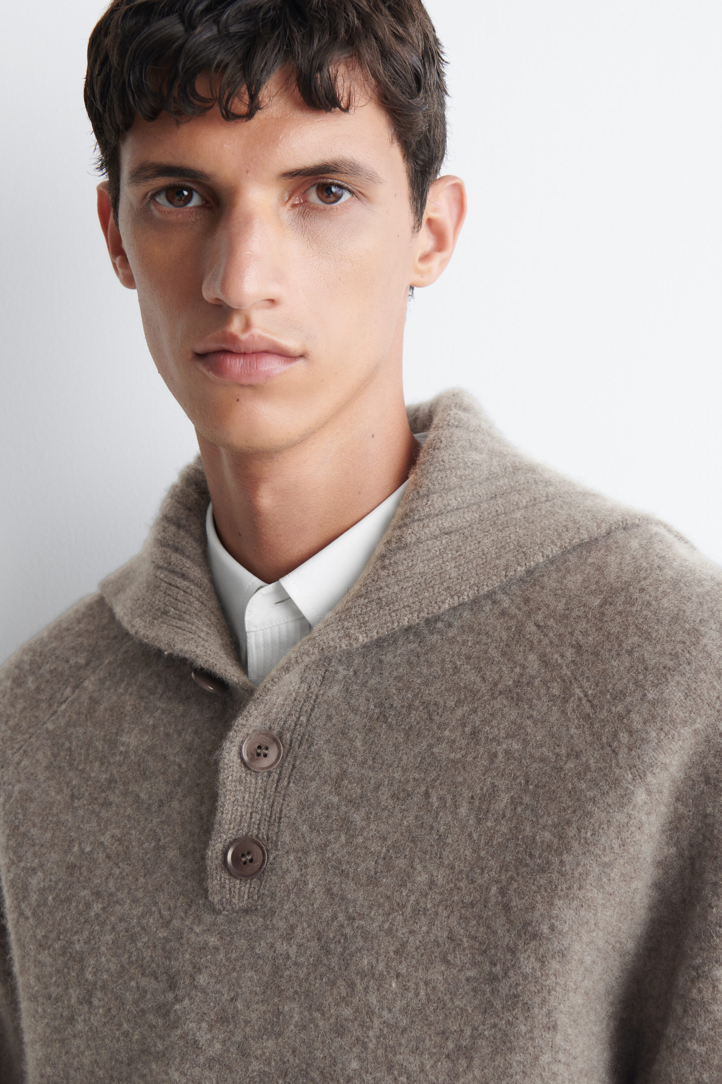 BUTTONED CASHMERE MOCK-NECK SWEATER - thumbnail 5