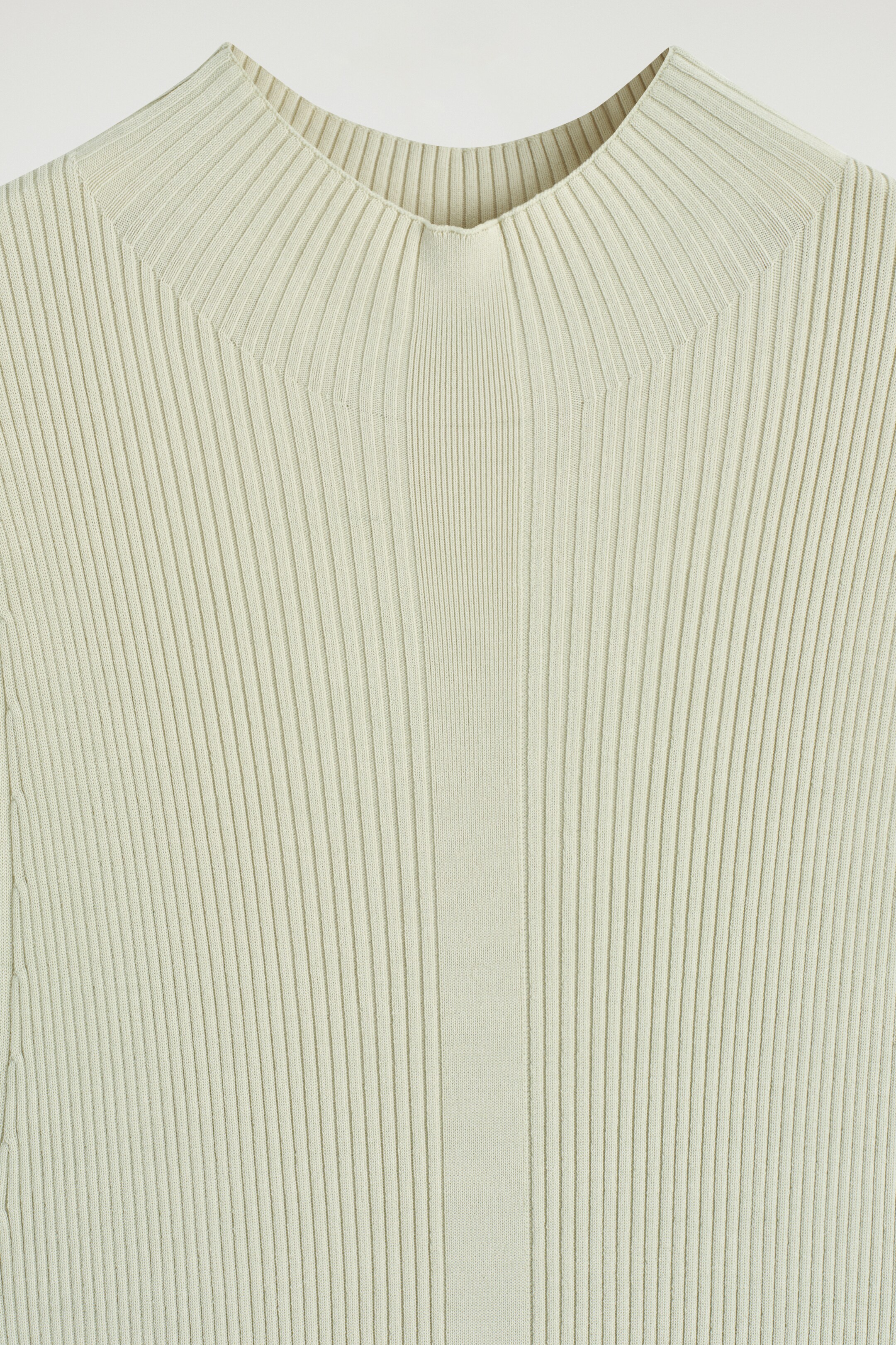 Agrandir l'image: ROBE LONGUE PLISSÉE À COL MONTANT - VERT CLAIR - FEMME | H&M CH 7