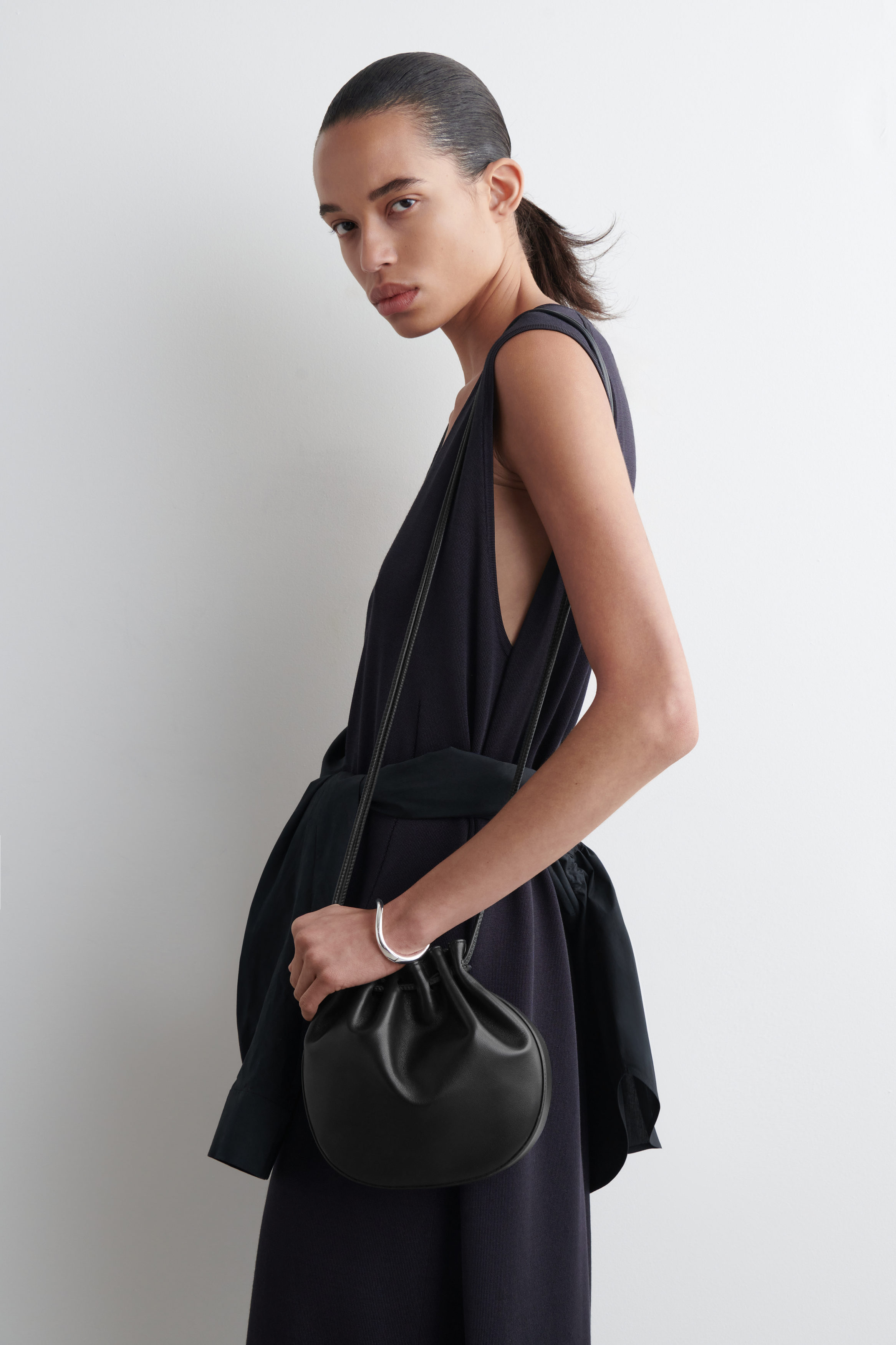 ショルダーバッグ・ポシェット MONOHA : 24FW / Drawstring leather bag (black) MONOHA : 24FW / Drawstring leather bag (black) (MONOHA